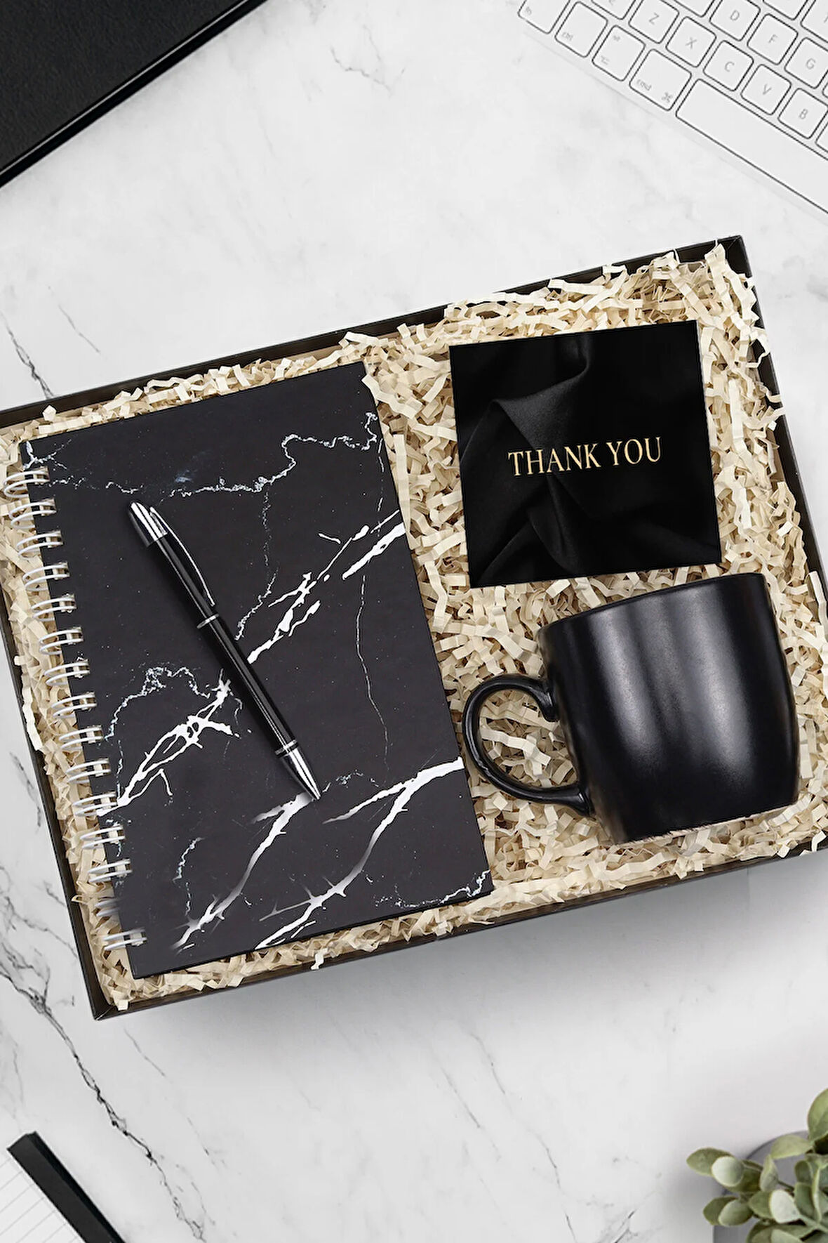 Mermer Desenli Defter & Gümüş Renk Detaylı Siyah Tükenmez Kalem & Siyah Kupa Hediye Seti