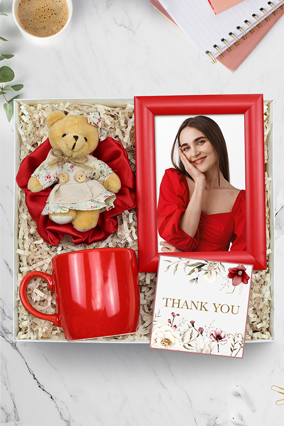 Kırmızı Çerçeve & Saten Toka & Mini Elbiseli Ayıcık Anahtarlık & Kırmızı Kupa Hediye Seti