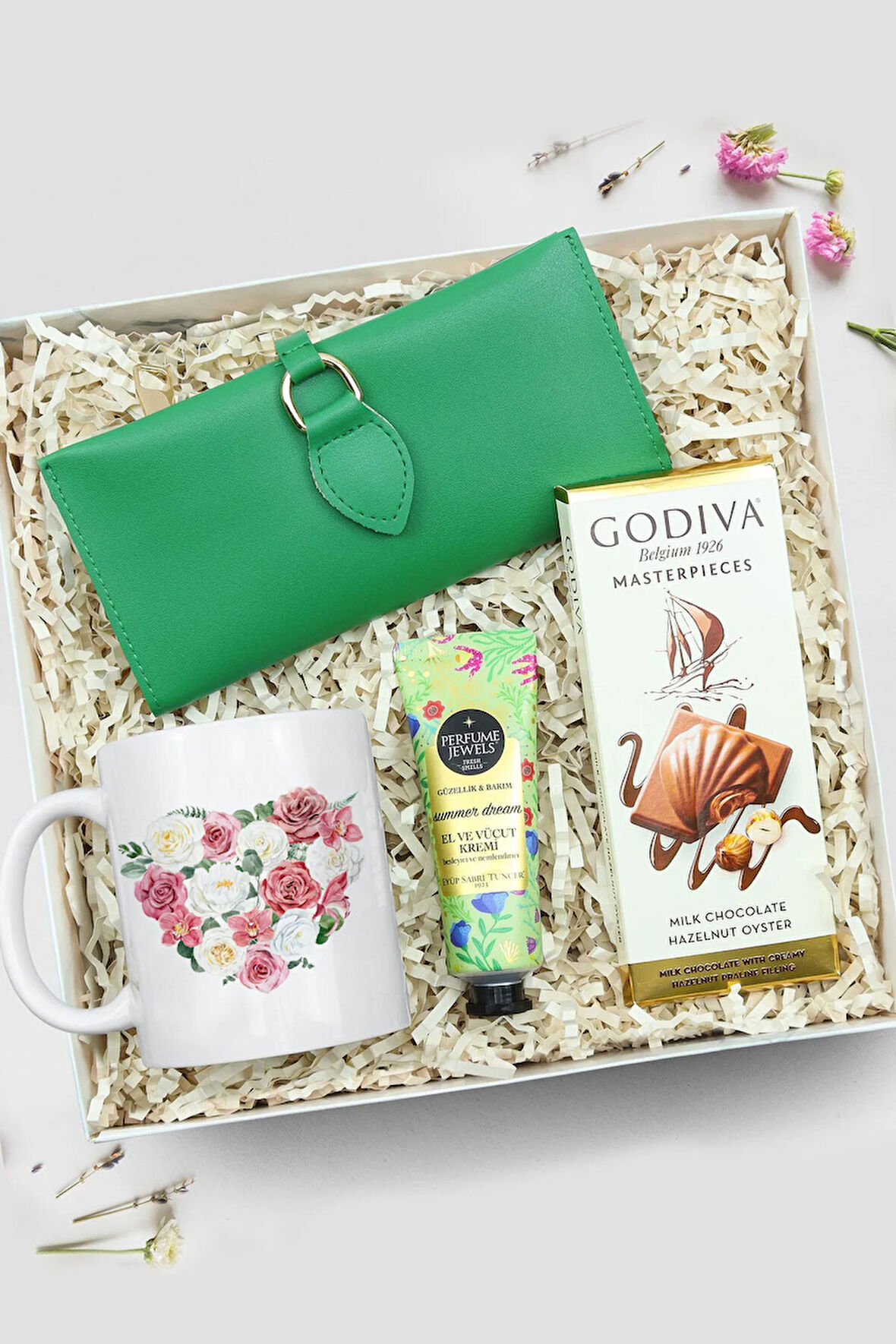 Kupa & Yeşil Yumuşak Deri Cüzdan & Godiva Çikolata & Eyüp Sabri Tuncer El Kremi Hediye Set