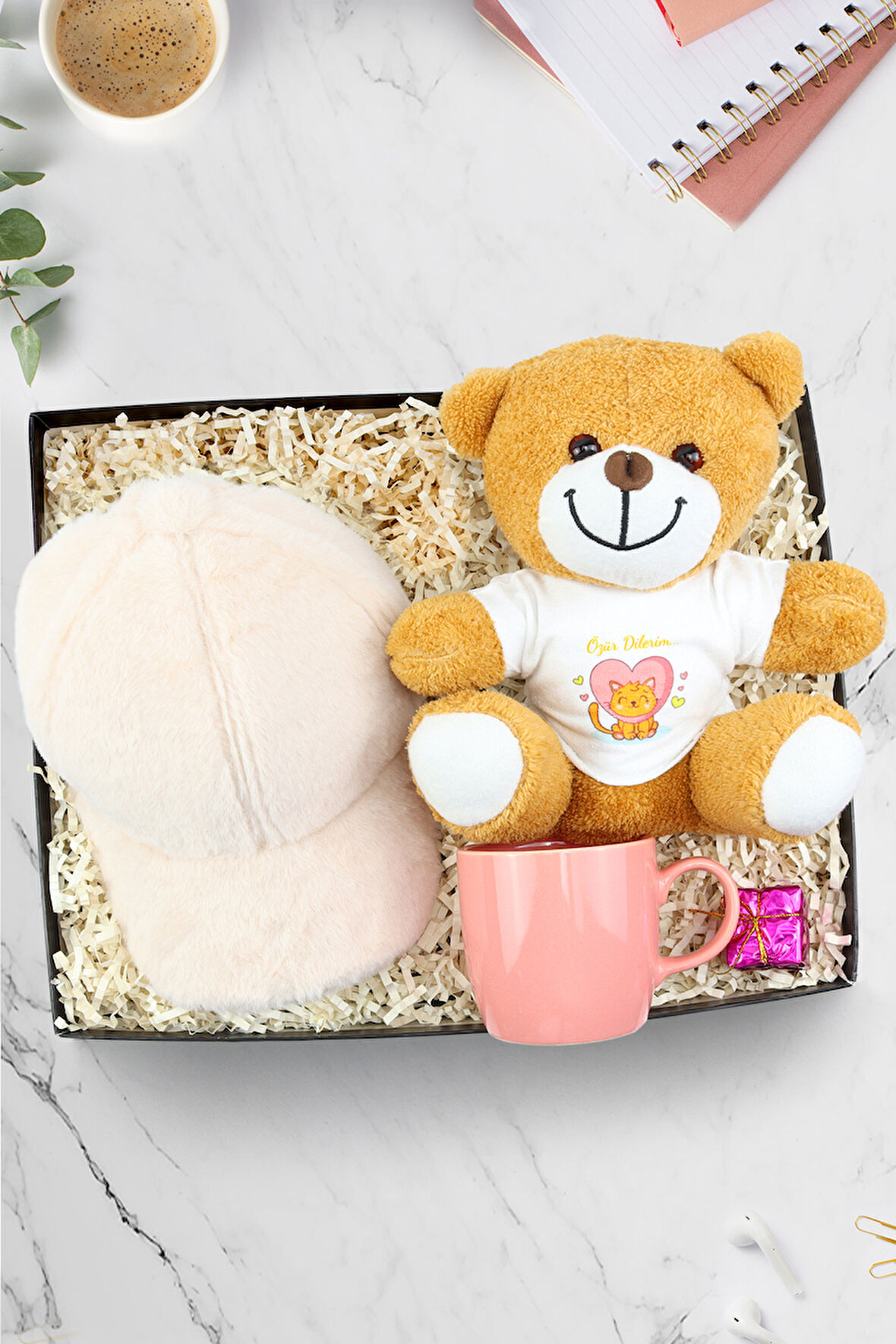 Pembe Kupa & Peluş Şapka & Tasarımlı Peluş Ayıcık Hediye Seti