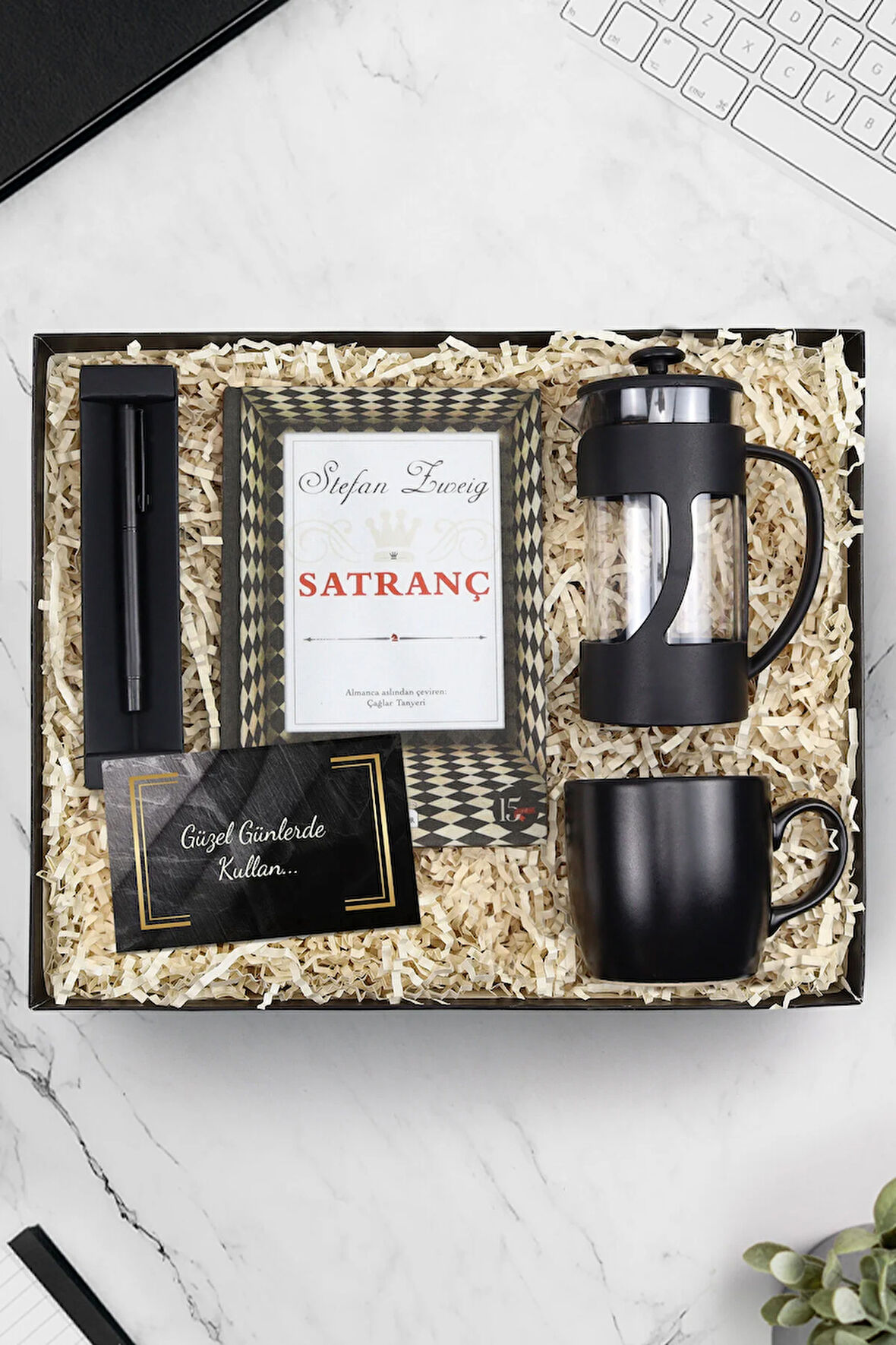 Mat Roller Kalem & Siyah Kupa & Siyah French Press & Satranç Kitap Hediye Seti