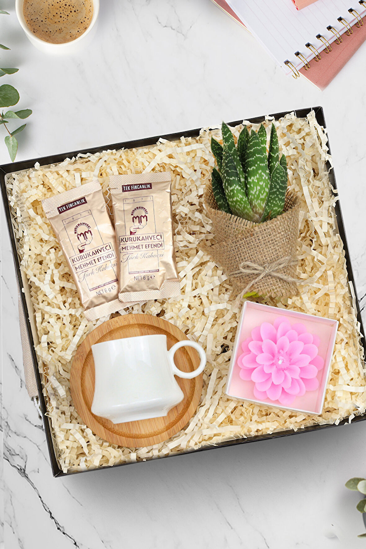 Beyaz Porselen Fincan & Canlı Sukulent Çiçek & Lotus Çiçeği Mum & 2'li Tek İçimlik Türk Kahvesi