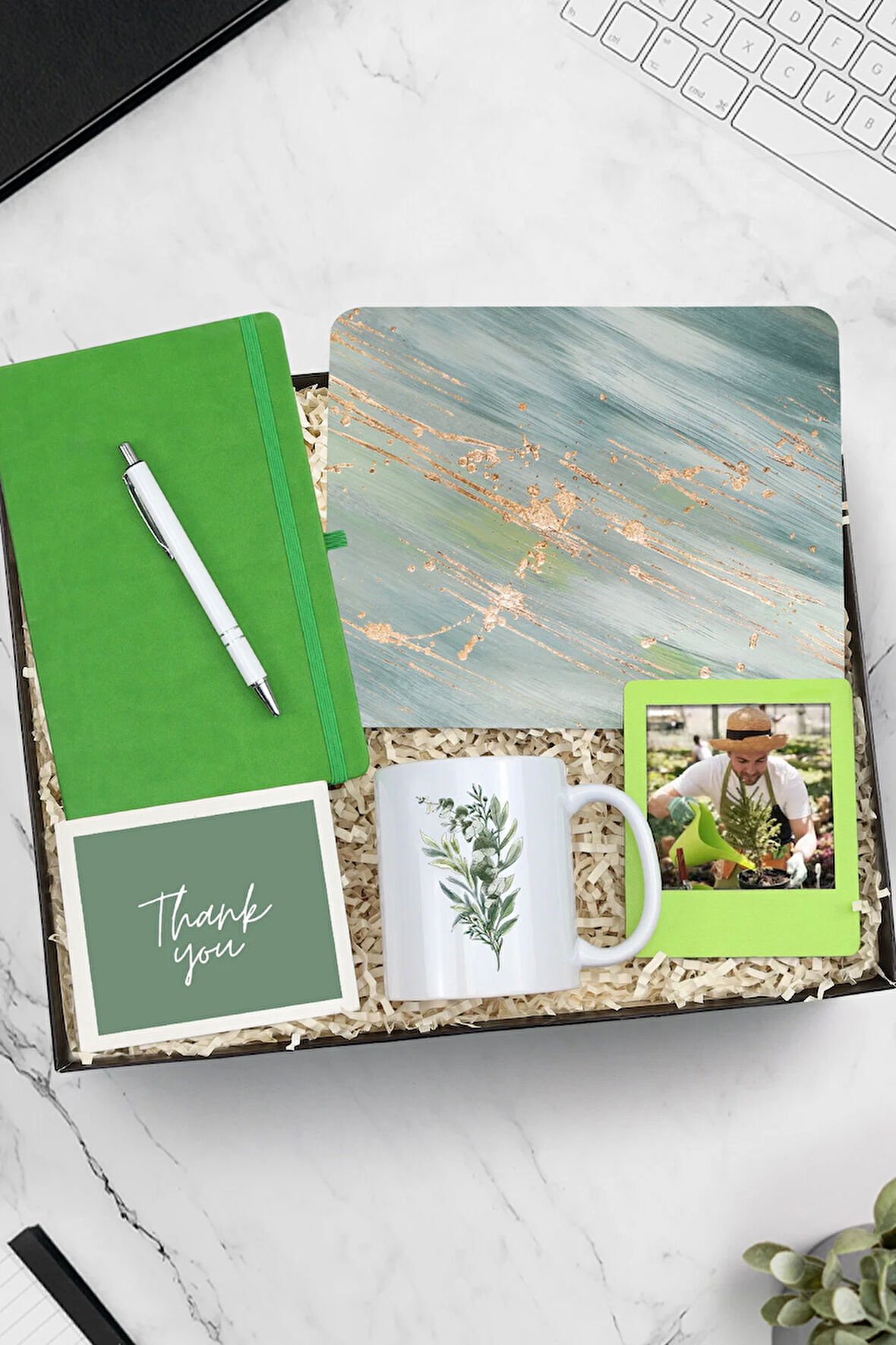 Mouse Pad & Gümüş Renk Detaylı Beyaz Tükenmez Kalem & Yeşil Defter & Kupa & Çerçeve Hediye Seti