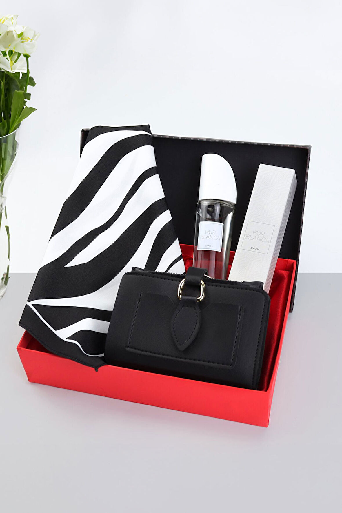 Siyah Yumuşak Deri Kartlık Cüzdan & Zebra Desen Fular & Pur Blanca Kadın Parfüm Hediye Seti