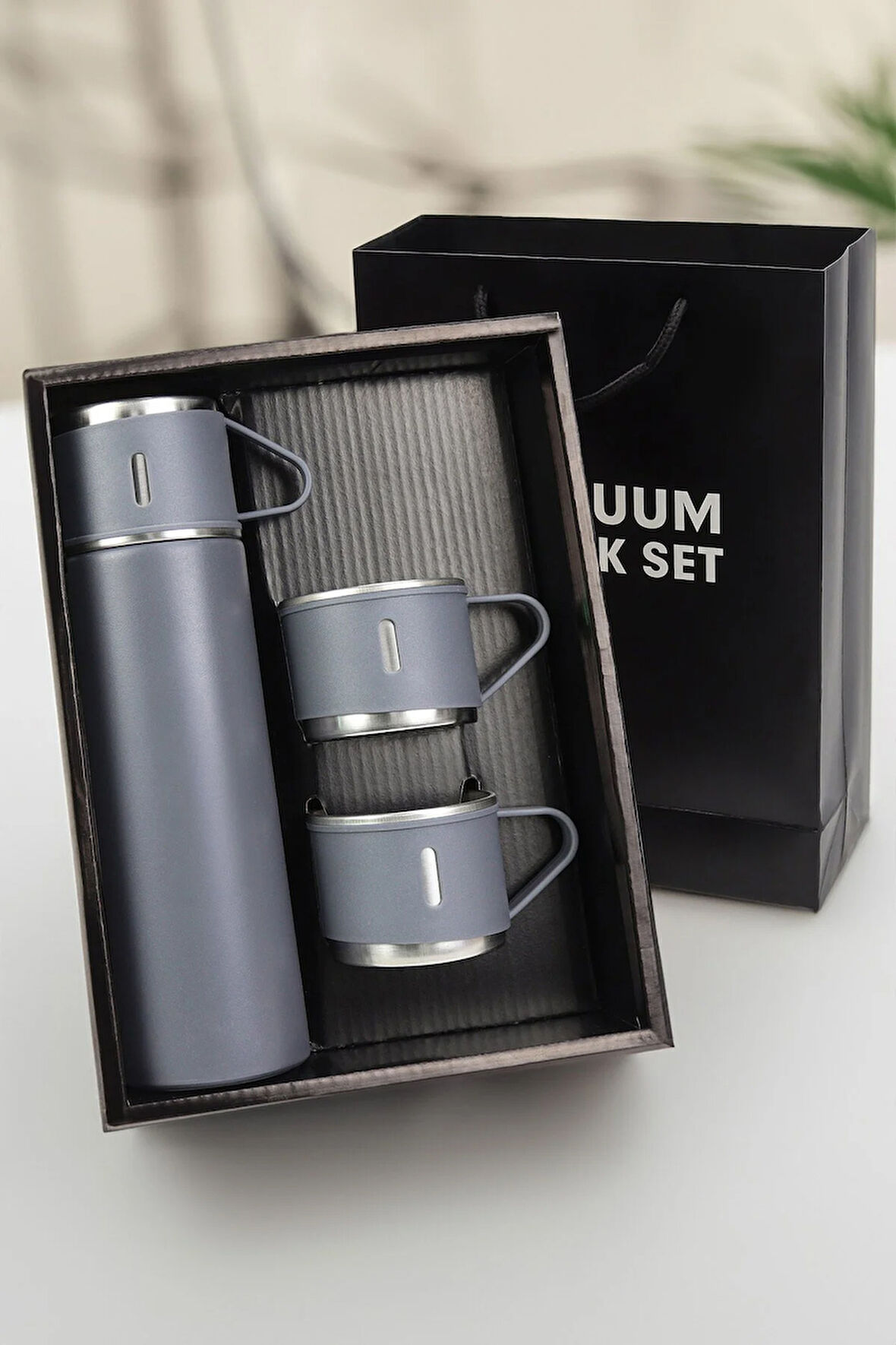 Özel Kutusunda 3 Bardaklı 500 ML Çelik Termos