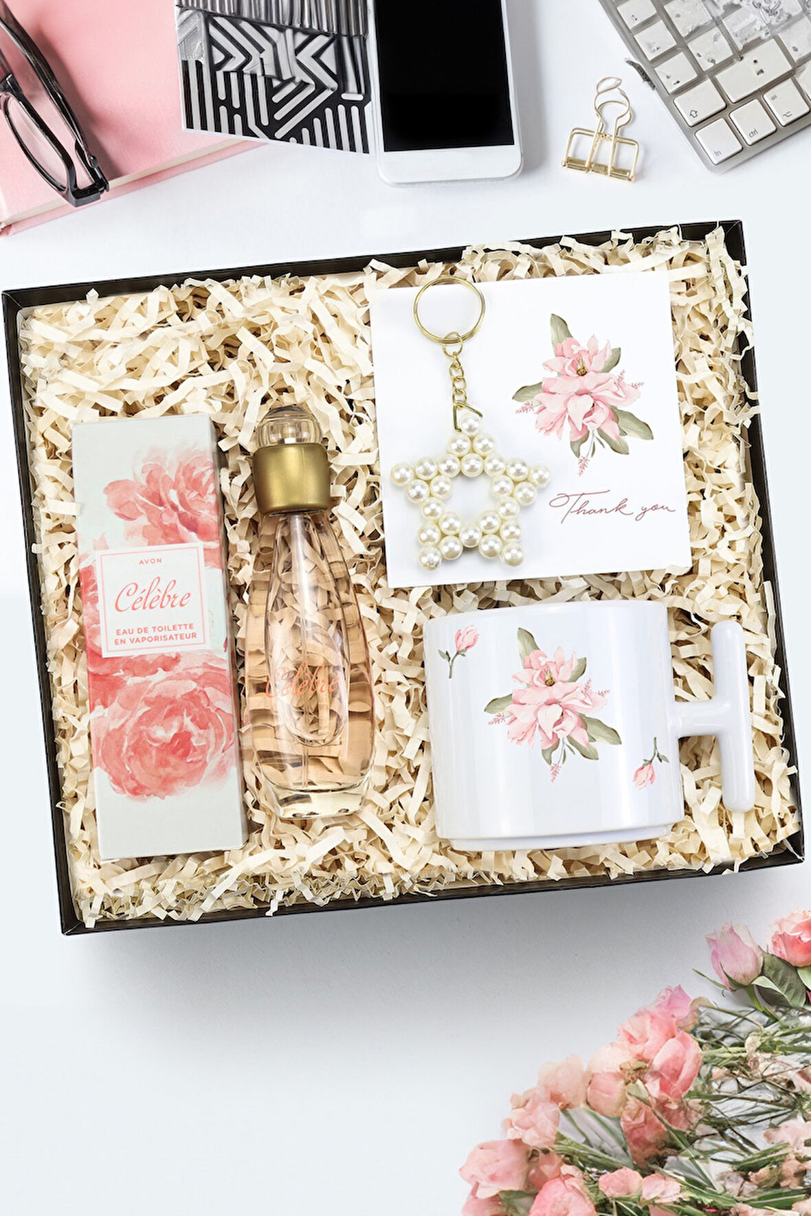 T Kupa & İnci Yıldız Anahtarlık & Celebre Parfüm Kadına Hediye Seti