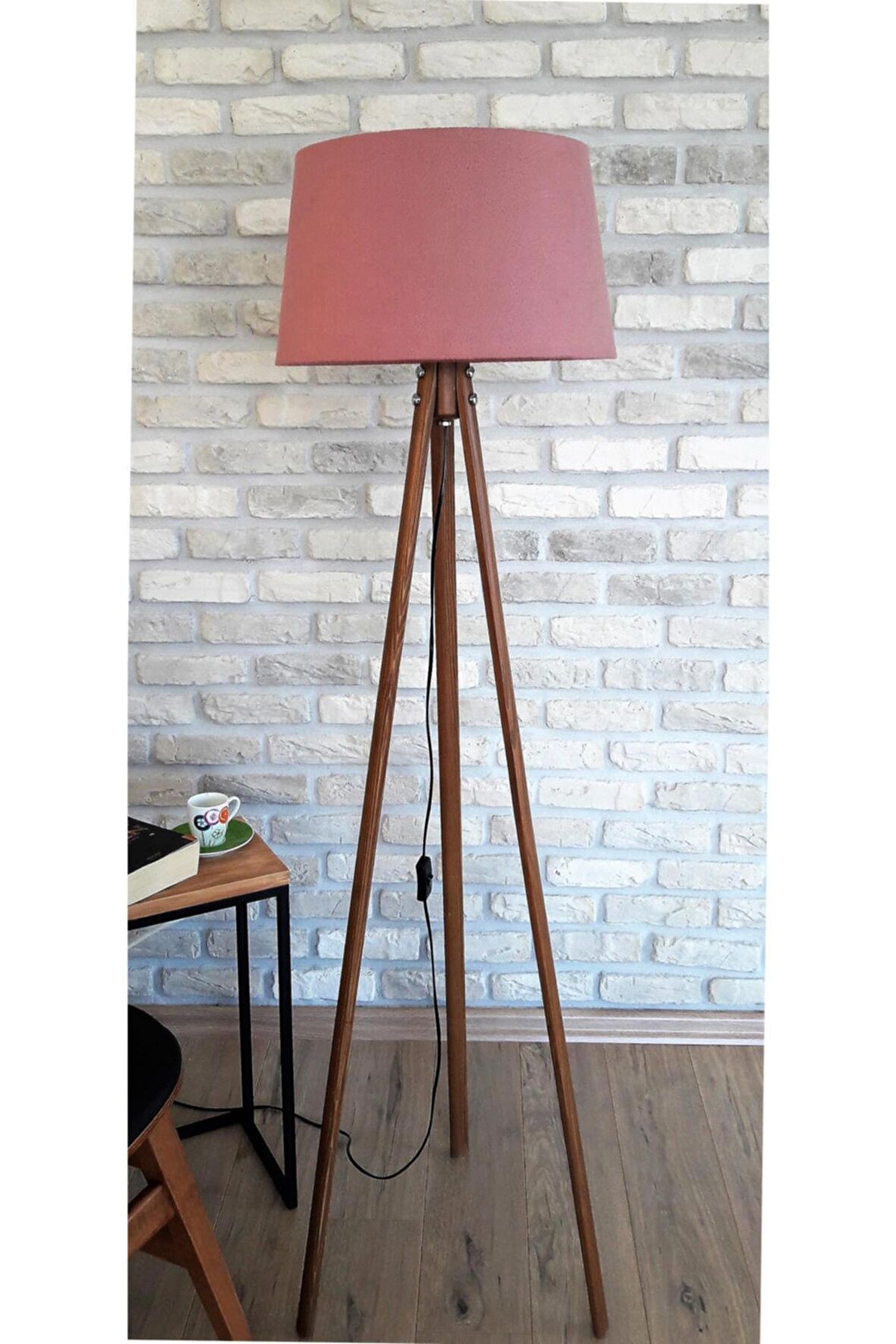 Antik Serisi 3 Ayaklı Lambader ( Pudra/ Açık Ceviz Masif Ayak)