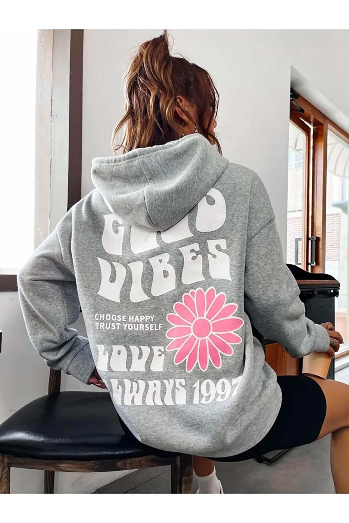 Kadın Gri Good Vibes 1997 Baskılı Kapüşonlu Sweatshirt