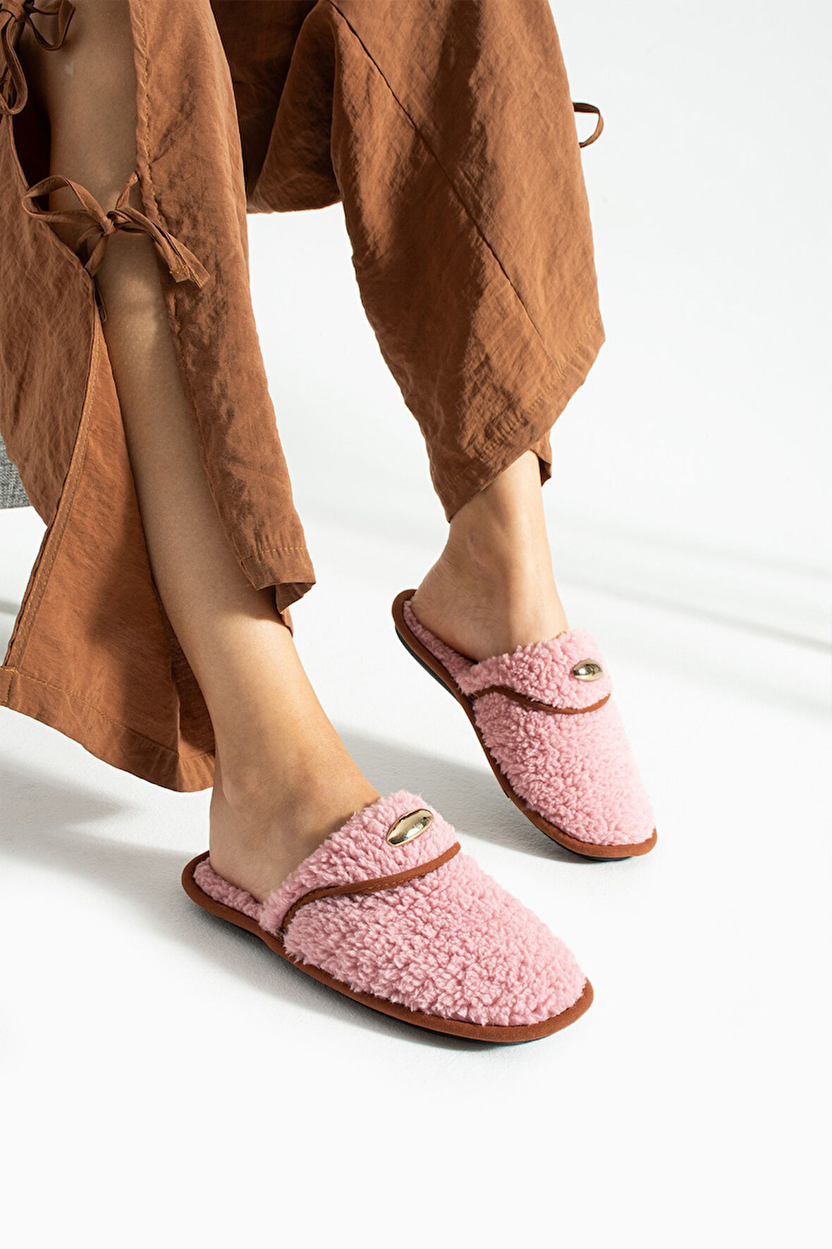 Kadın Tüylü Peluş Ev Terliği Terlik TS1191 