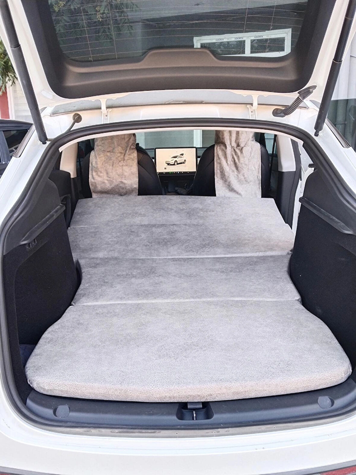 Shop-set Tesla - Model Y Uyumlu Oto Arka Koltuk Yatağı - KREM - 6 Cm Kuştüyü Sünger, Yastıklı, Çantalı