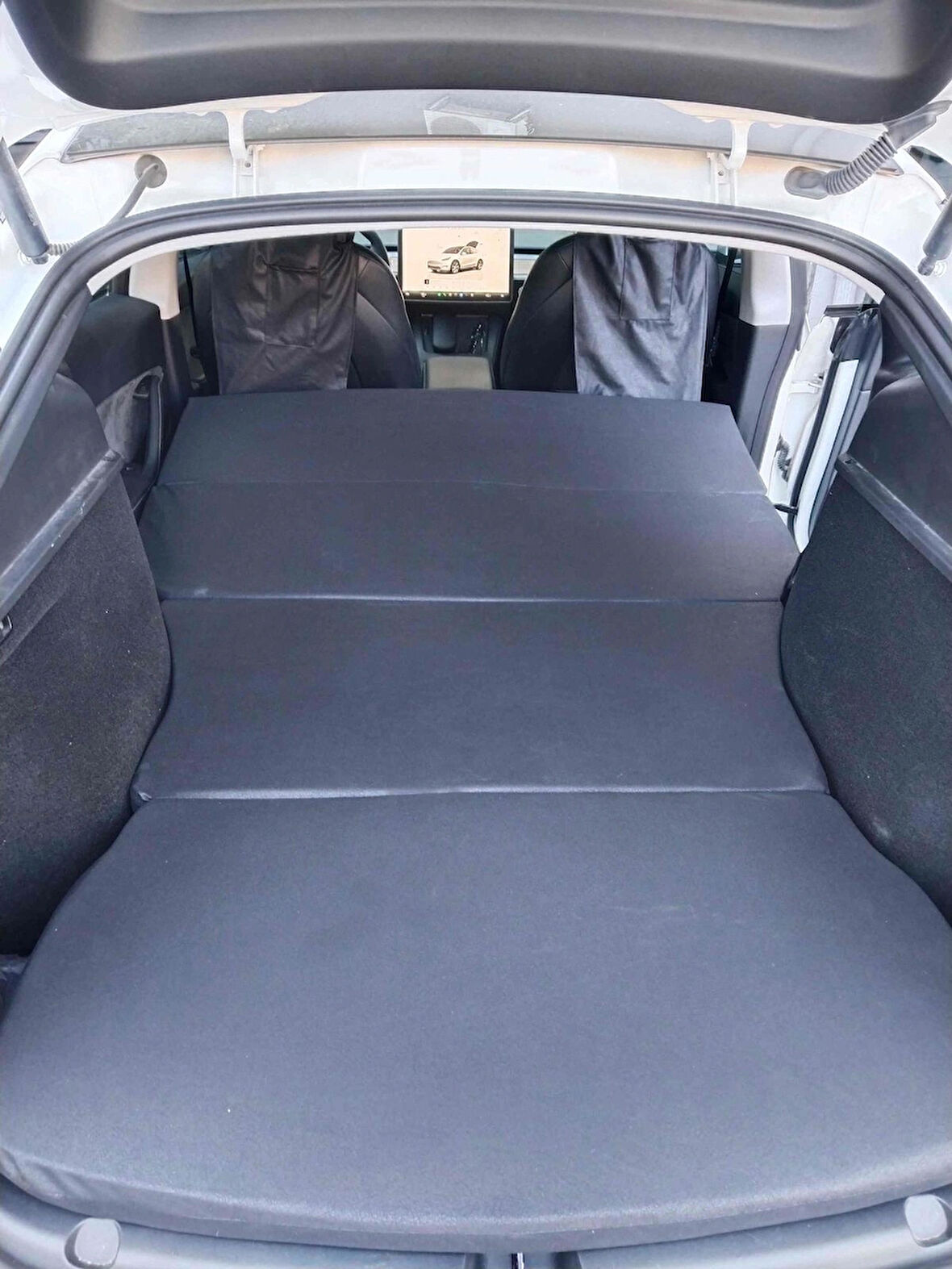 Tesla - Model Y Uyumlu Oto Arka Koltuk Yatağı - Si̇yah - 6 Cm Kuştüyü Sünger, Yastıklı, Çantalı