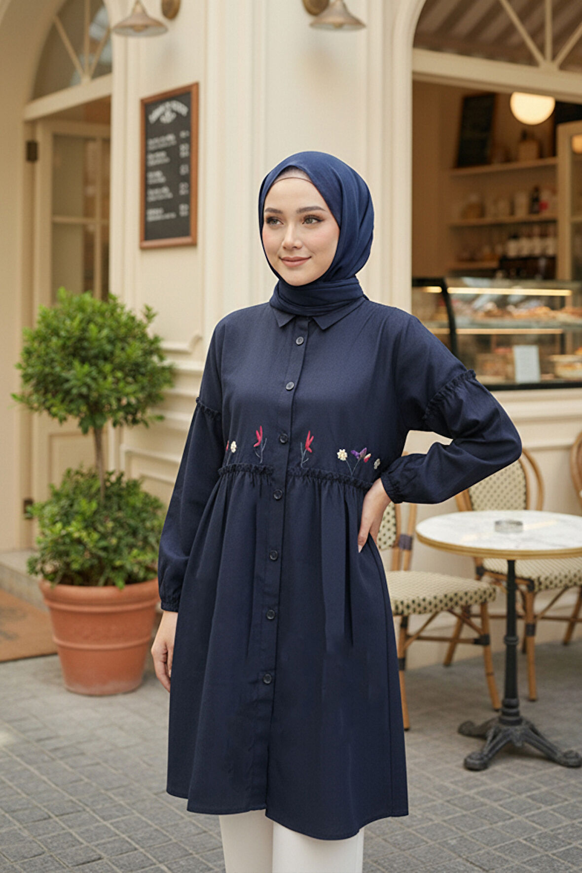 Nakış Desenli Lacivert Tesettür Tunik 40603L