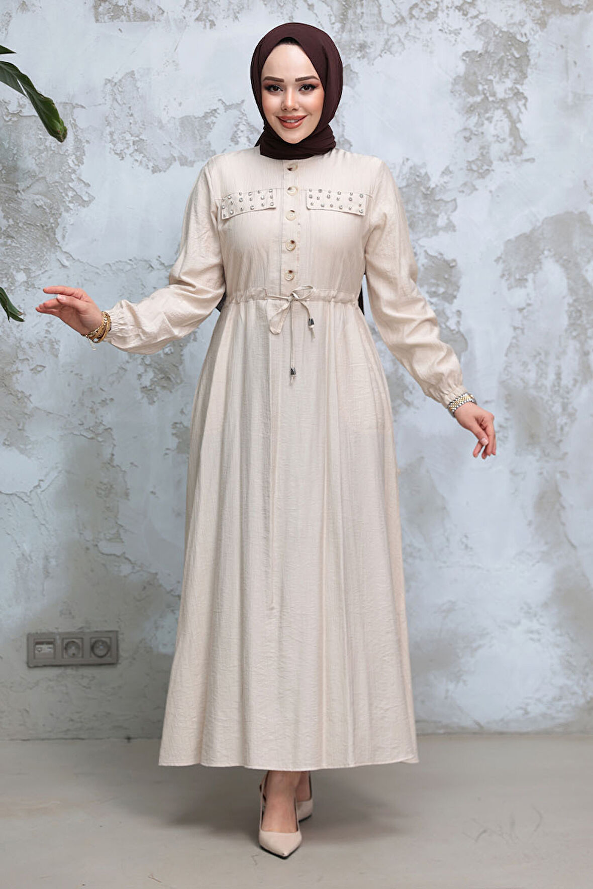 Düğmeli Bej Tesettür Elbise 17131BEJ