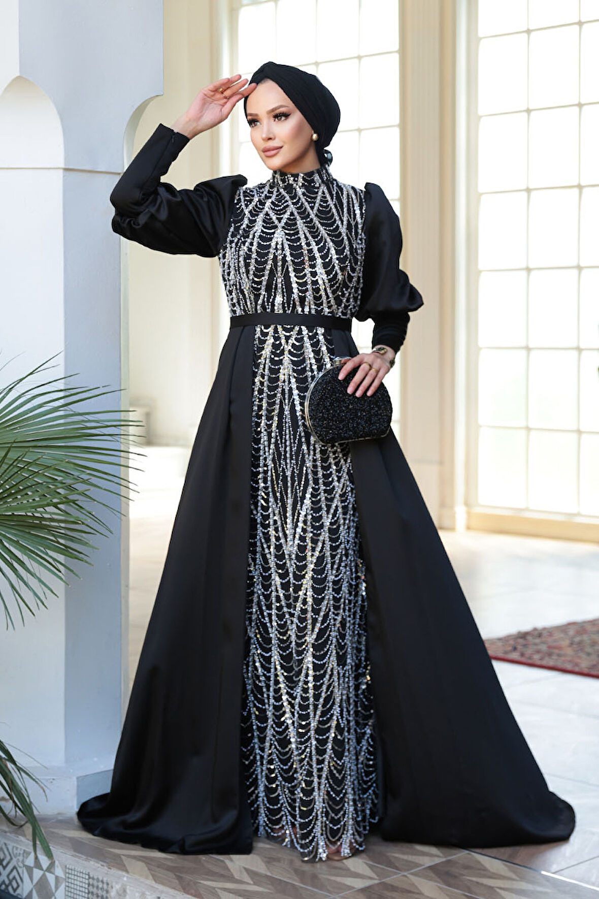  Boncuk İşlemeli Kuyruklu Siyah Tesettür Abiye Elbise 50901S