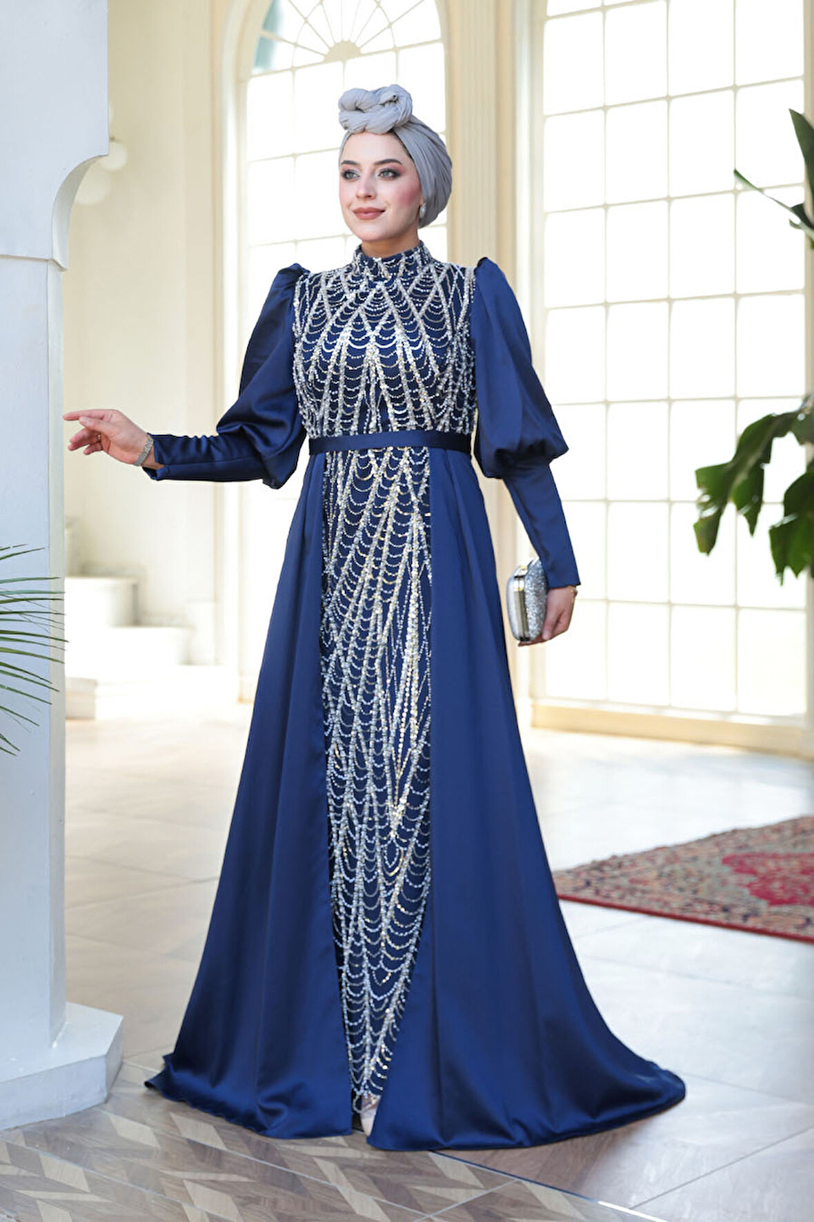 Boncuk İşlemeli Kuyruklu Lacivert Tesettür Abiye Elbise 50901L