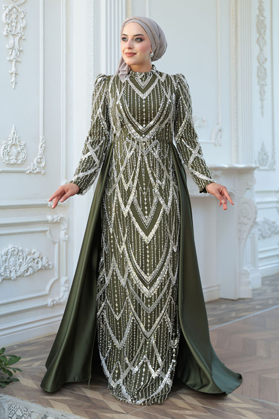 Boncuk İşlemeli Kuyruklu Haki Tesettür Abiye Elbise 51923HK