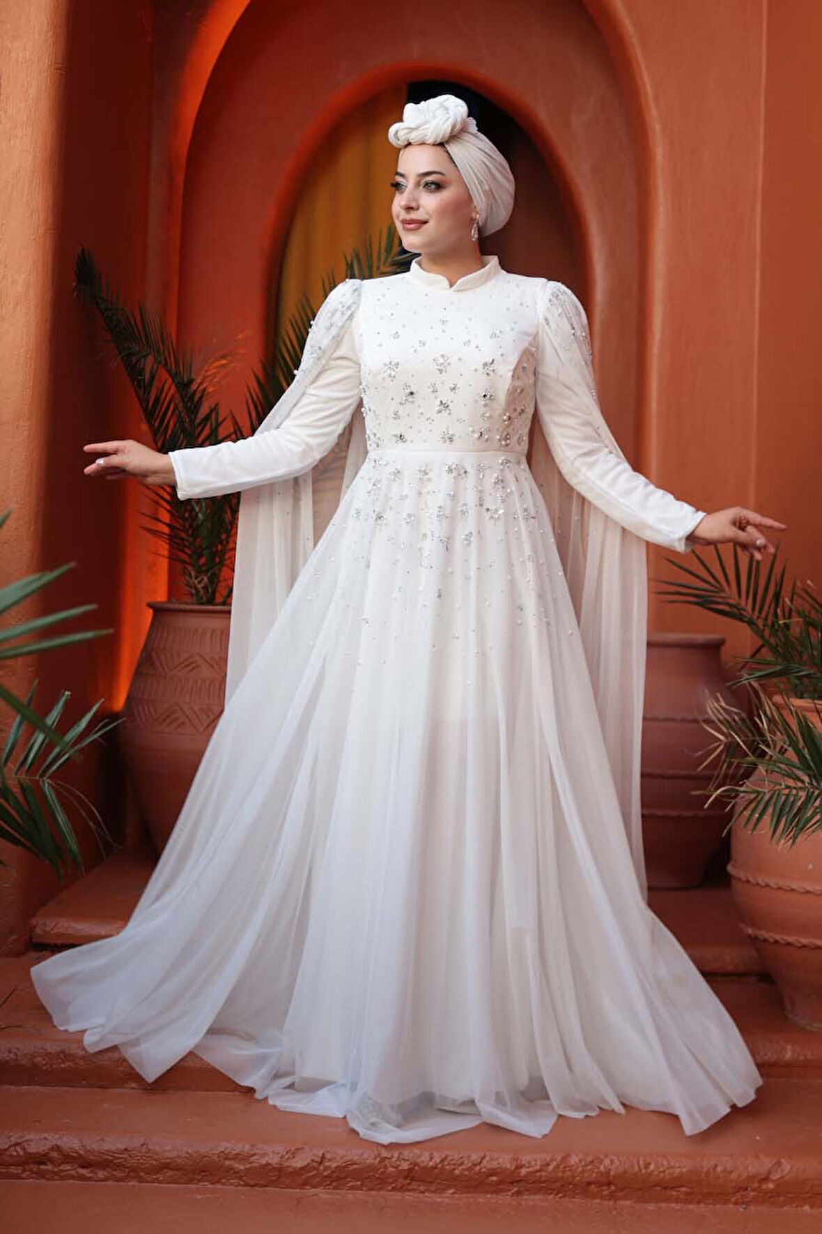 Boncuk Detaylı Pelerinli Beyaz Tesettür Abiye Elbise 53141B