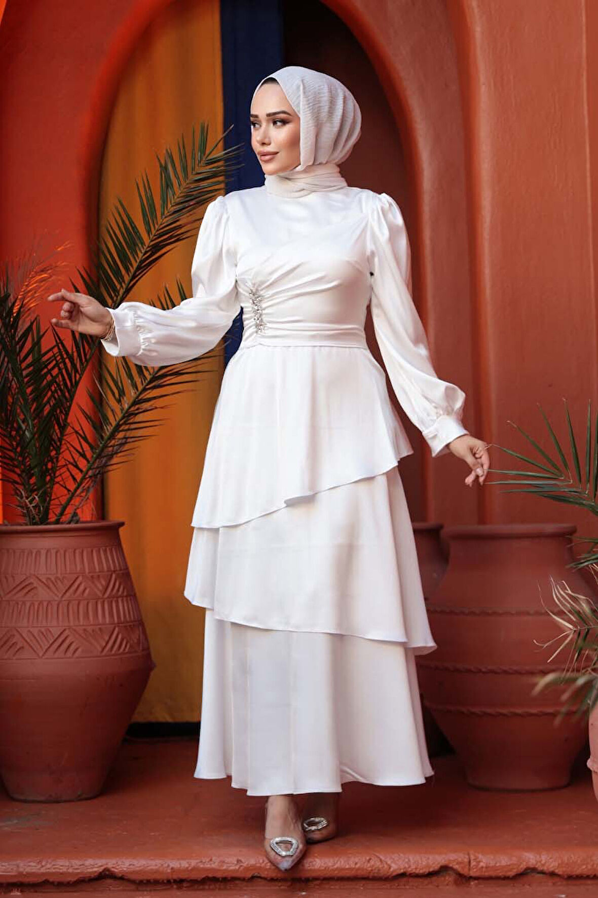 Kat Etekli Beyaz Tesettür Abiye Elbise 62291B