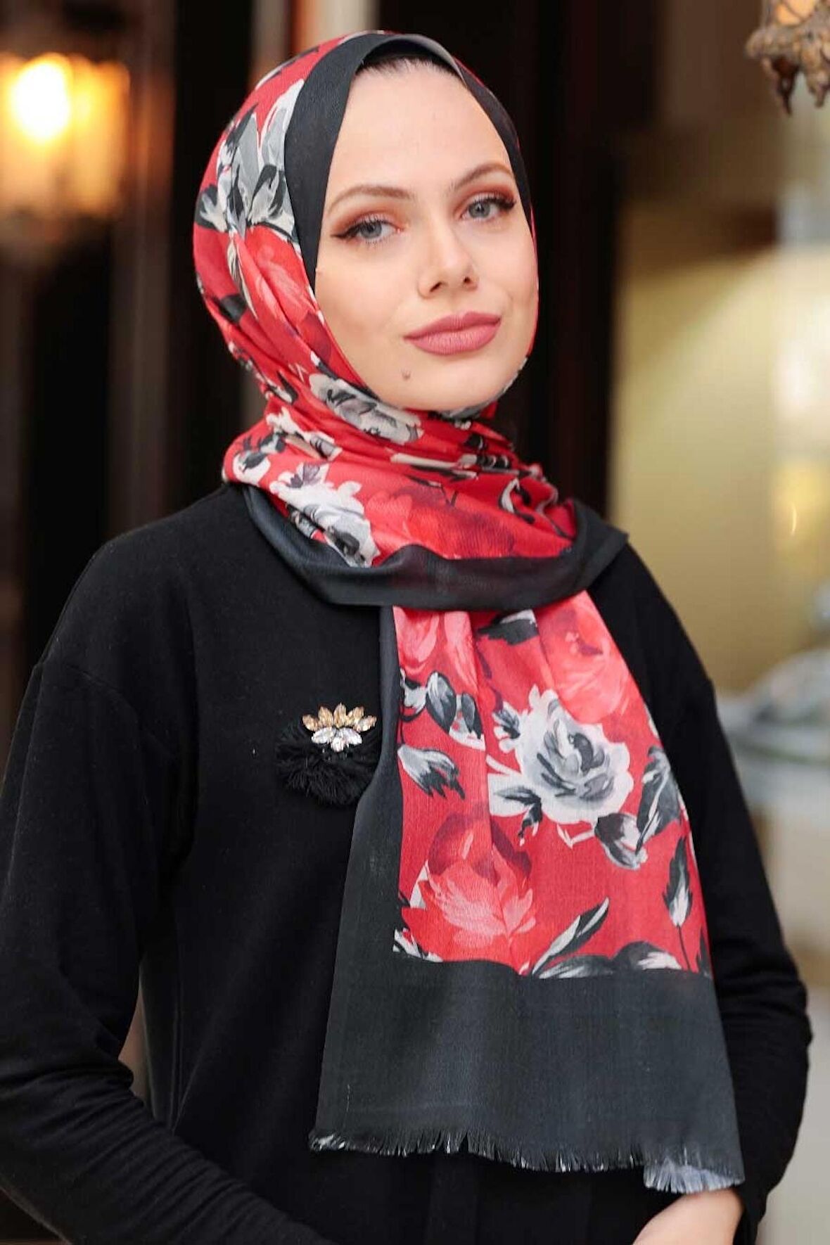 Çiçek Desenli Siyah Tesettür Şal 51820S