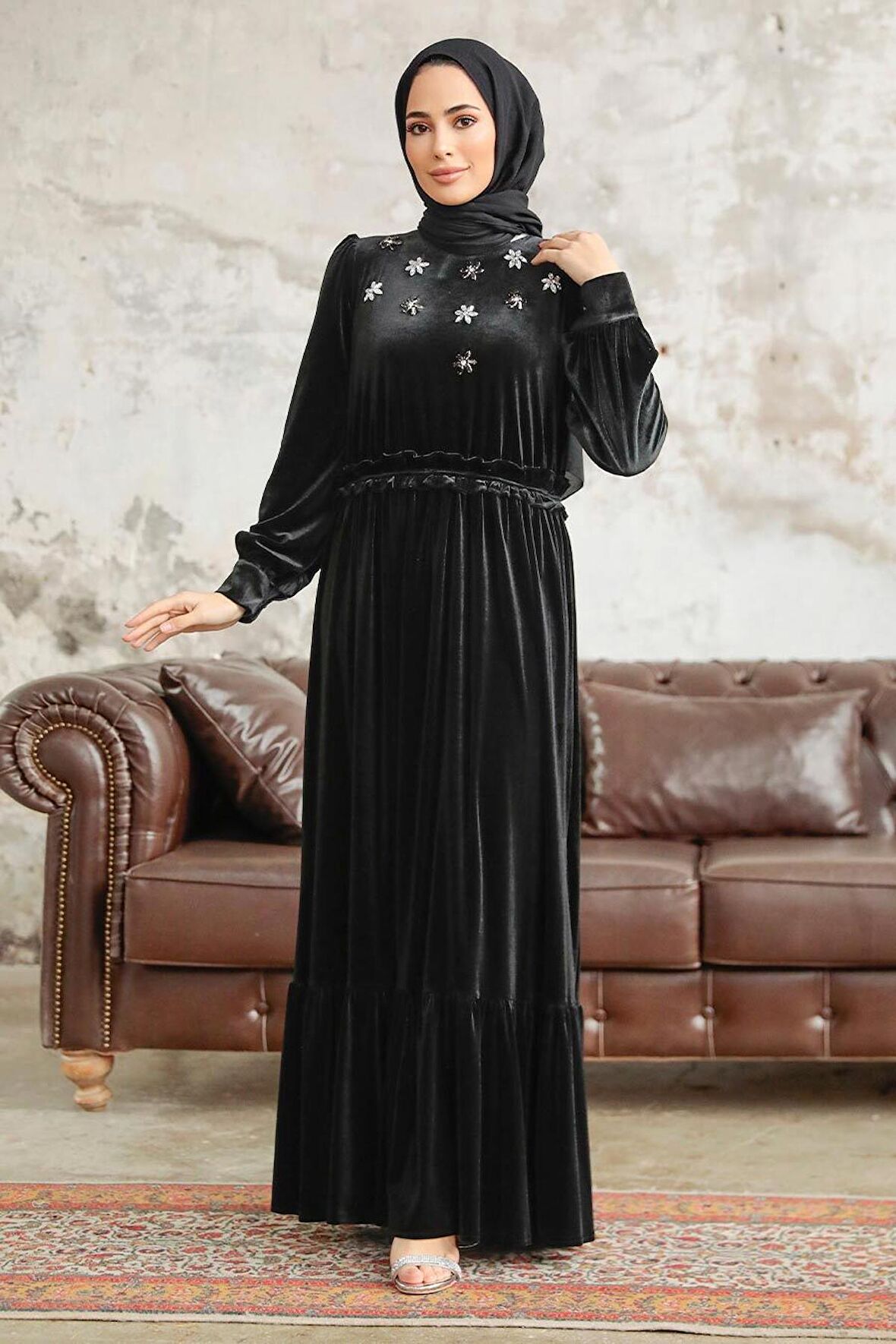 Neva Style - Çiçek Detaylı Siyah Tesettür Kadife Elbise 3713S