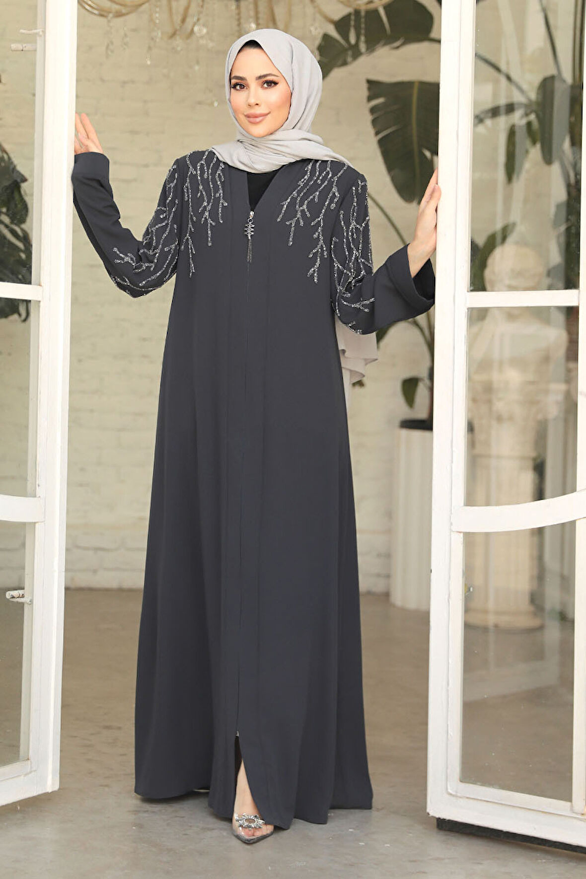 Boncuk İşlemeli Füme Tesettür Abaya 29110FU