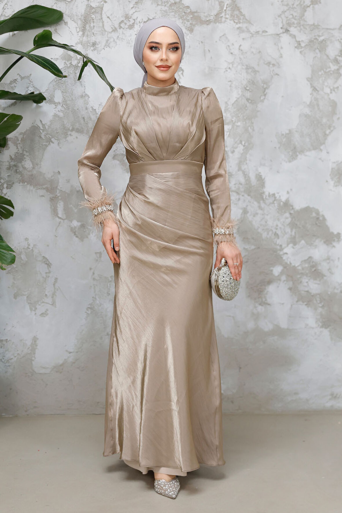 Tüy Detaylı Bej Tesettür Abiye Elbise 50481BEJ