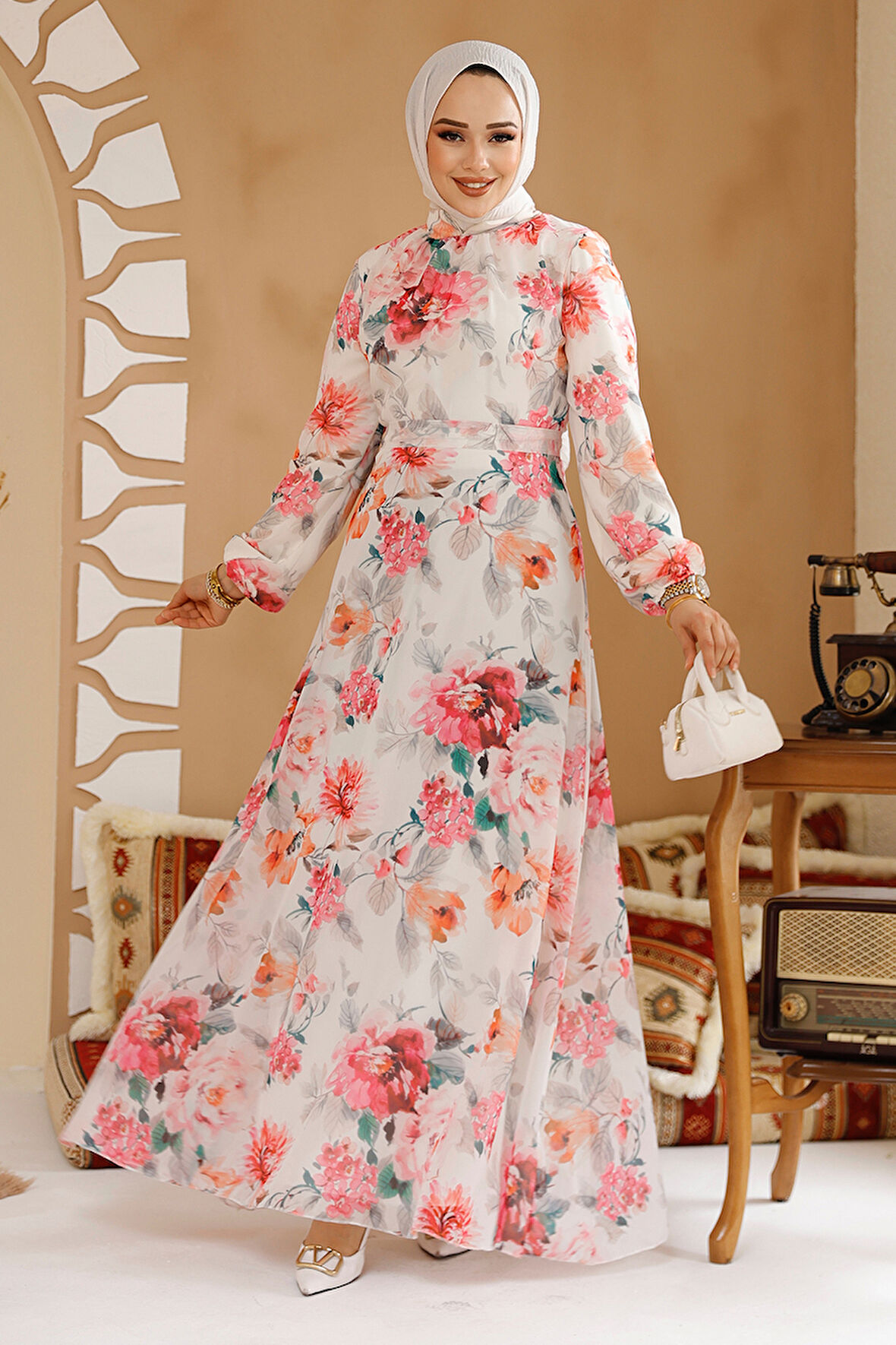 Çiçek Desenli Beyaz Pembe Tesettür Elbise 27962BP