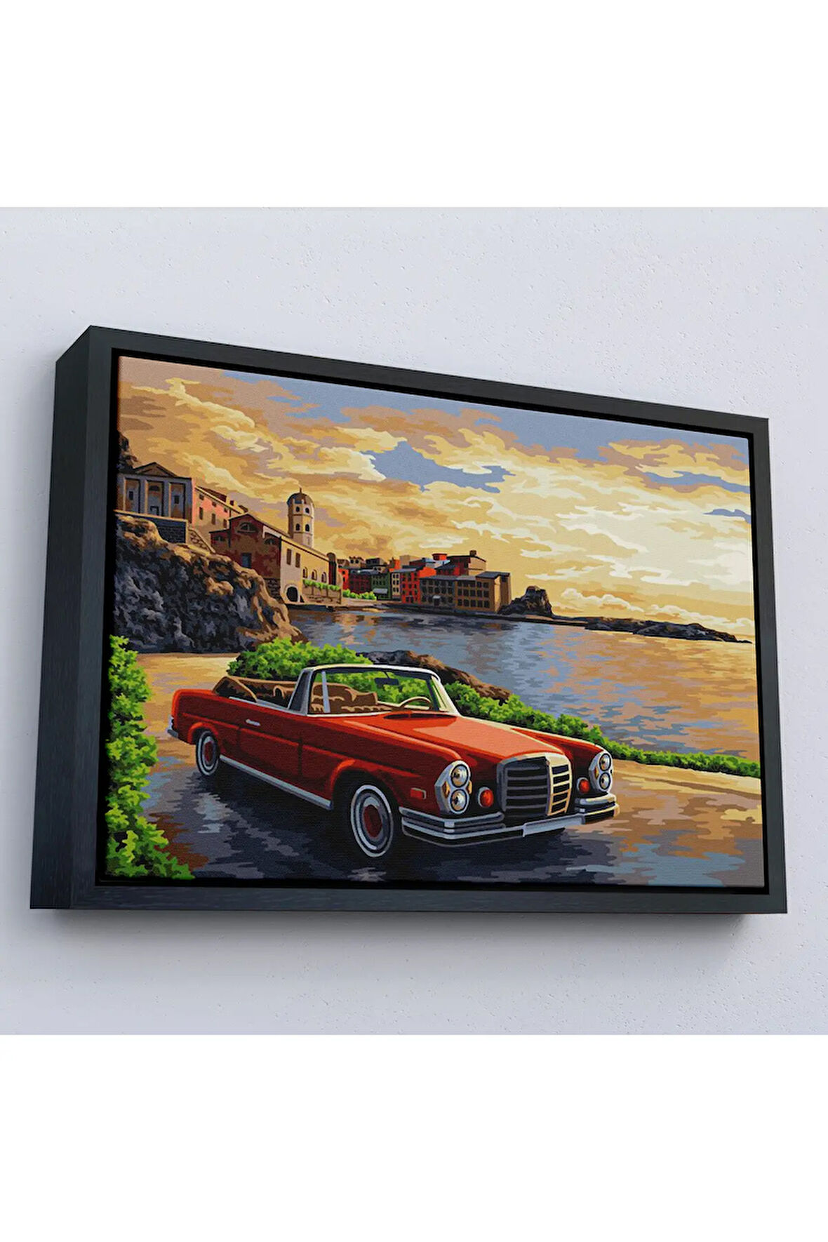 Ahşap Çerçeveli Sahildeki Kırmızı Klasik Otomobil Tablosu-7201