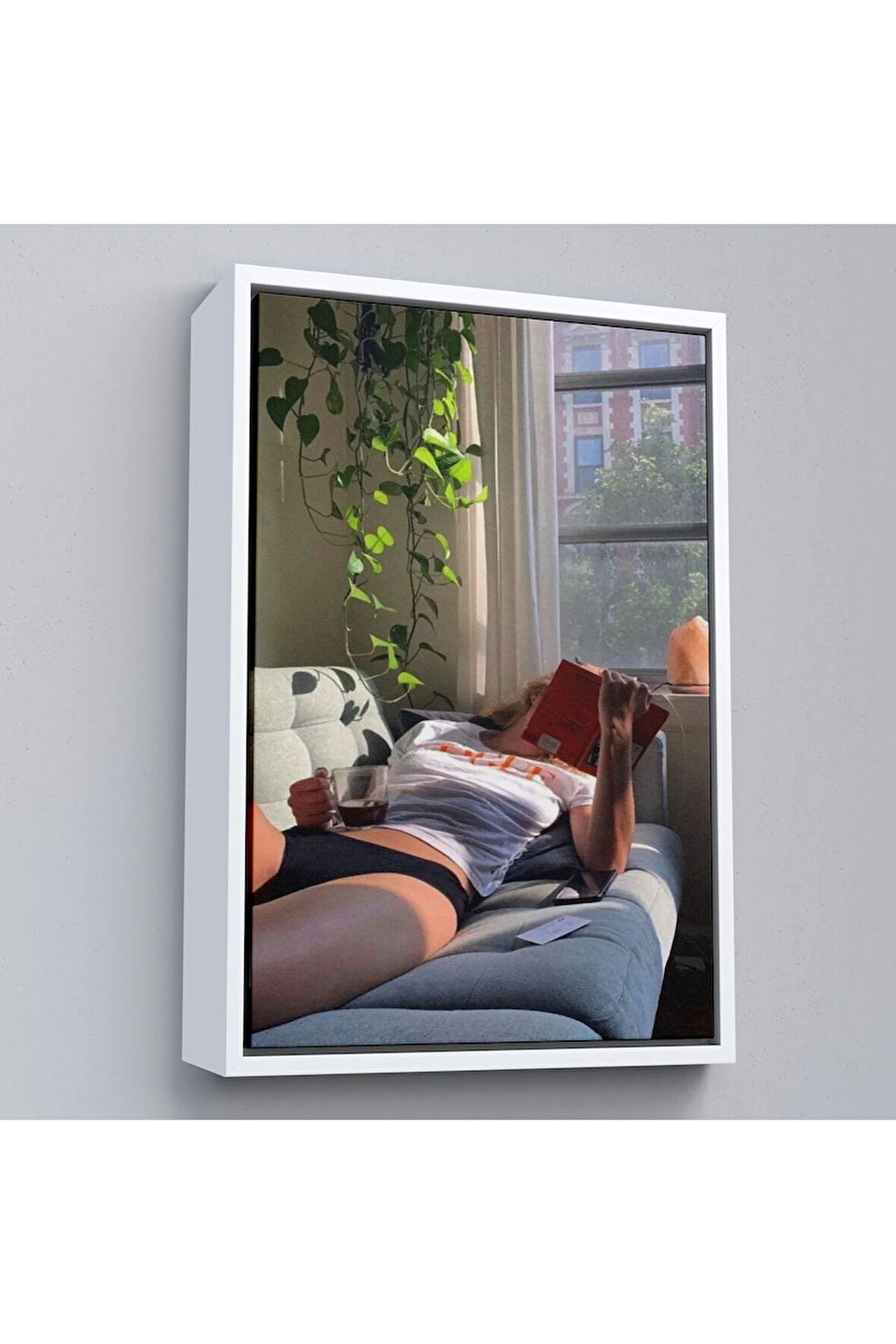 Ahşap Çerçeveli Kitap Okuyan Kadın Tablosu-7743