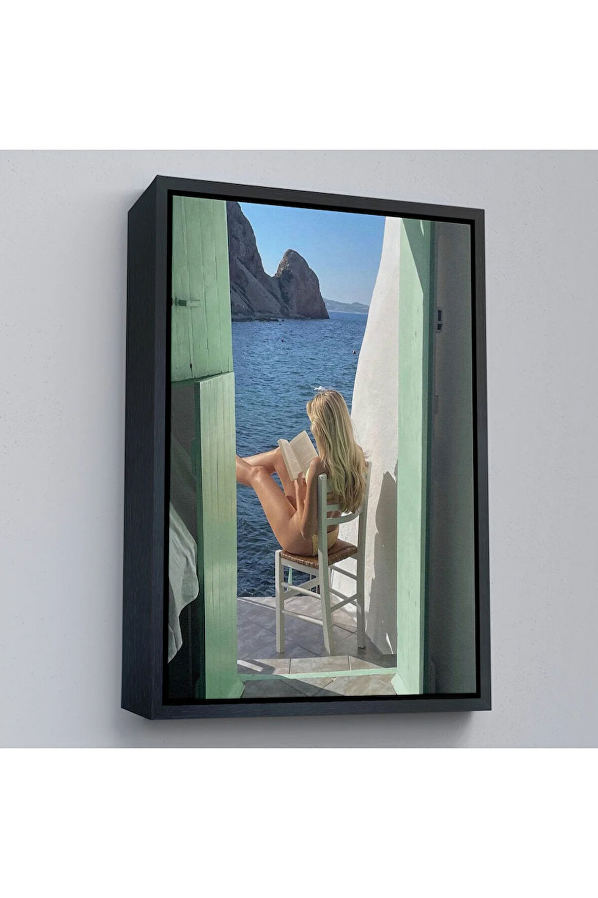 Ahşap Çerçeveli Sahildeki Evınde Kitap Okuyan Kadın Tablosu-7777