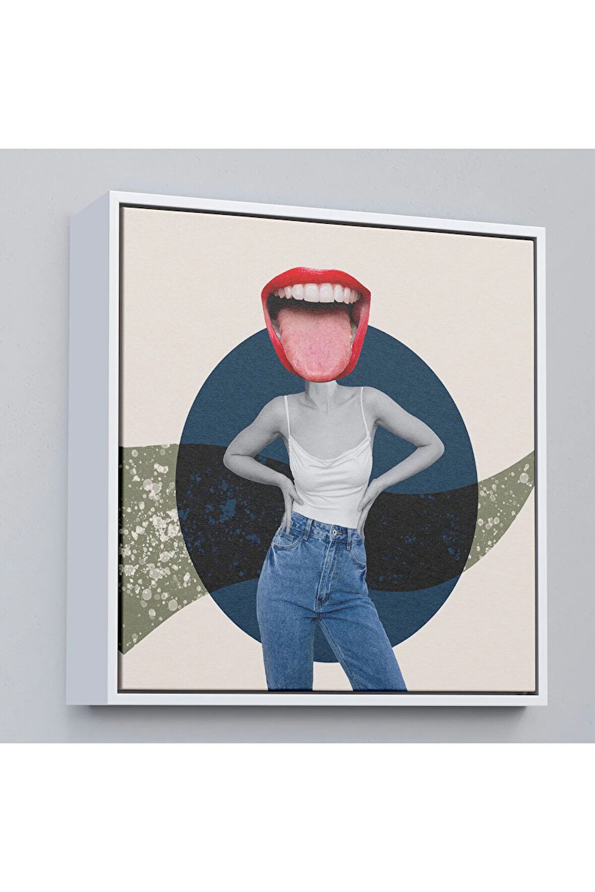 Ahşap Çerçeveli Kot Pantolonlu Gülümseyen Kadın Tablosu-8366