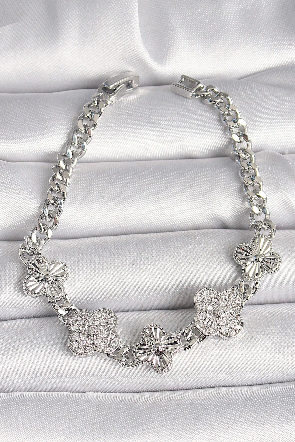 Pirinç Gümüş Renk Zincir Yonca Model Kadın Bileklik