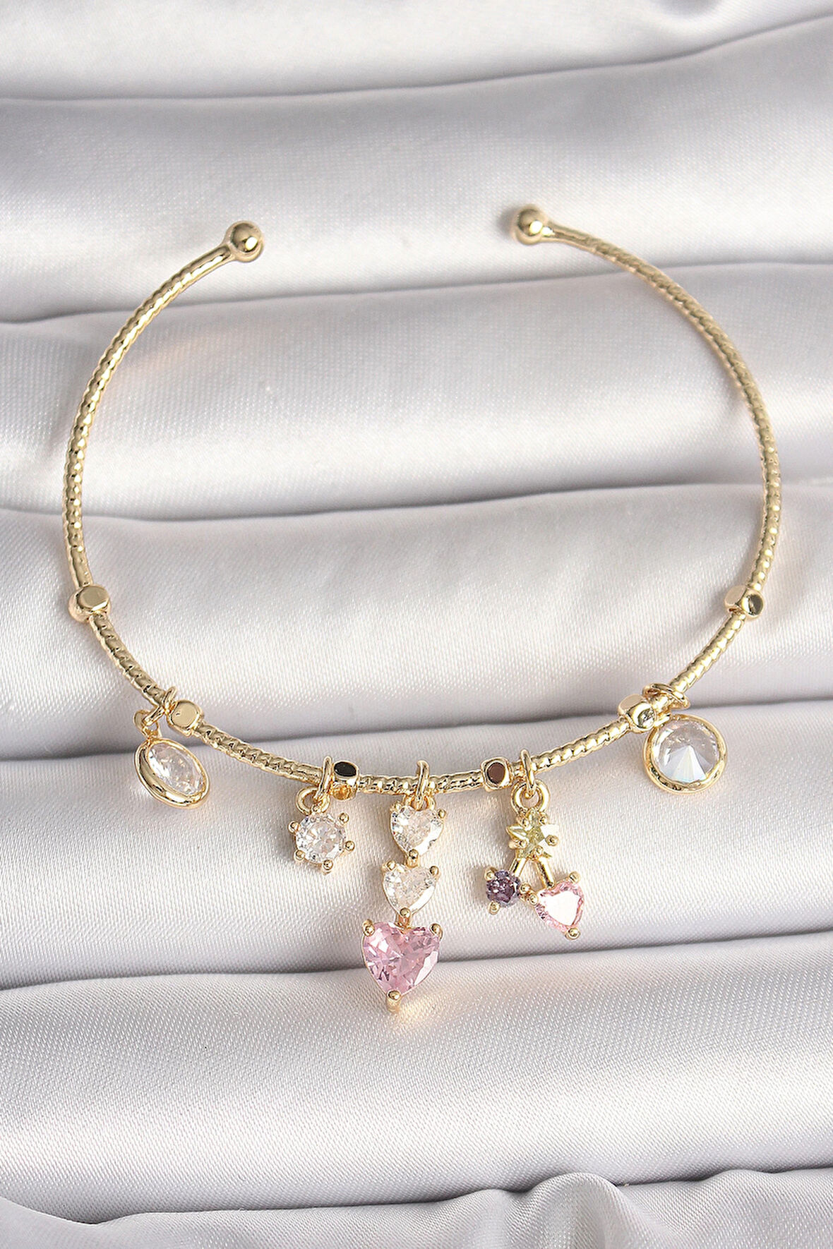 Pirinç Gold Renk Sallantı Zirkon Taşlı Kalp Figür Pembe Kalp Detay Charm Kadın Bileklik