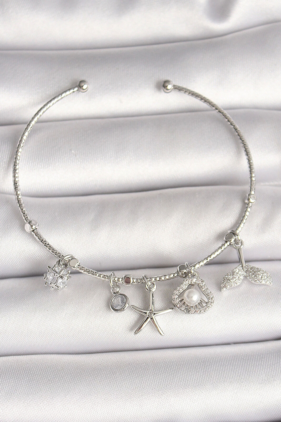 Pirinç Gümüş Renk Sallantı Zirkon Taşlı Deniz Yıldız Figür Balık Kuyruğu Detay Charm Kadın Bileklik