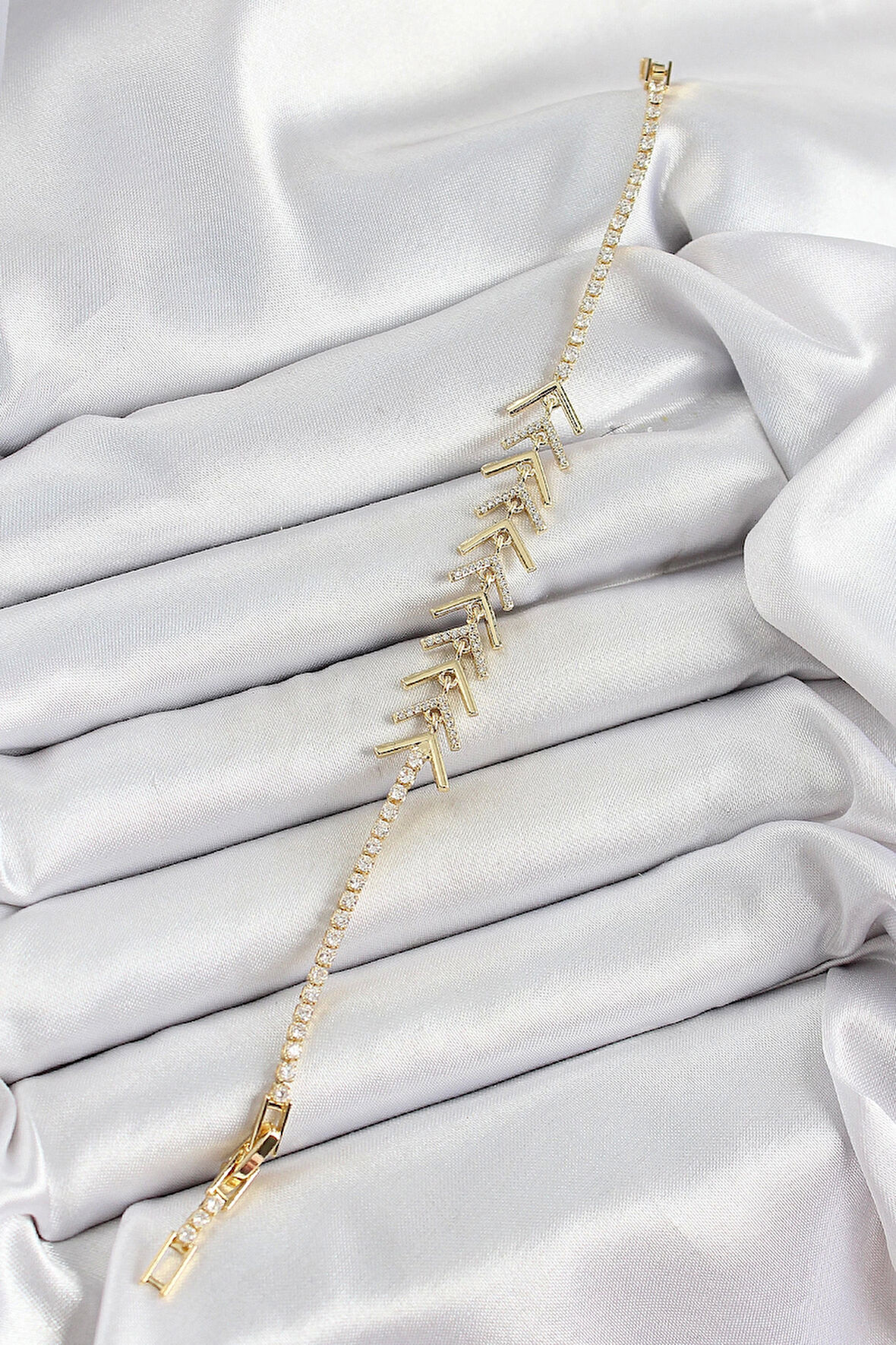 Pirinç Gold Renk Zirkon Taşlı Balık Sırtı Kadın Bileklik