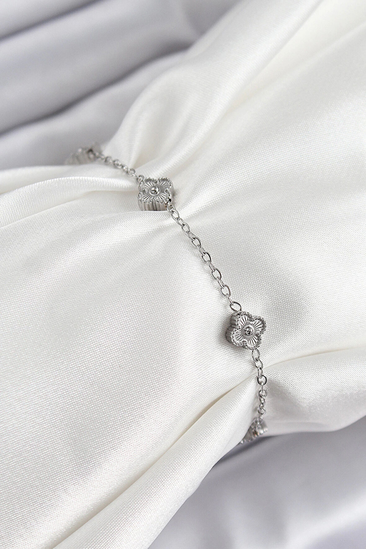 316L Çelik Yonca Model Gümüş Renk Kadın Bileklik