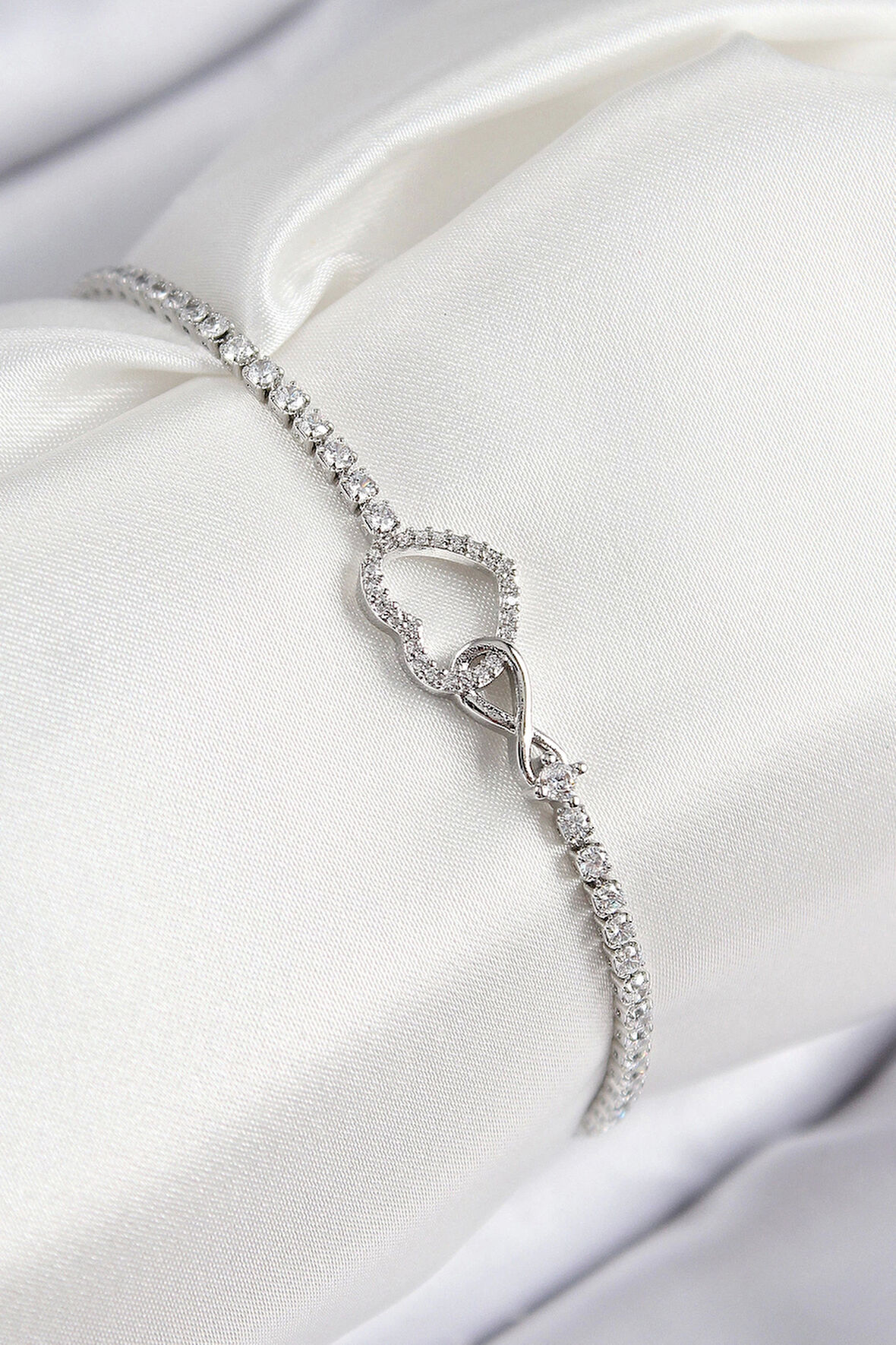 Pirinç Zirkon Taşlı Sonsuzluk Kalp Model Gümüş Renk Kadın Bileklik