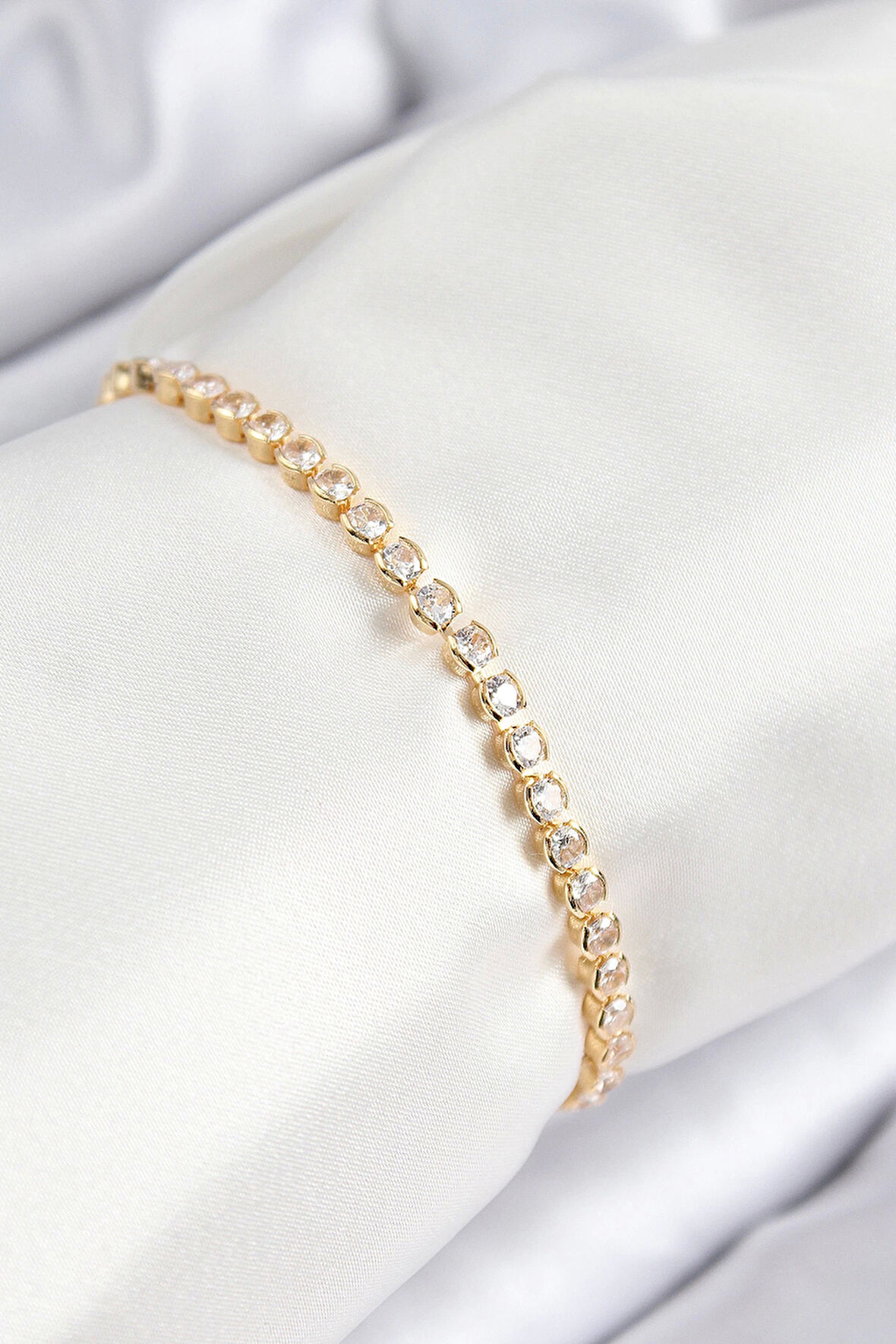 Pirinç Zirkon Taşlı Sıralı Model Gold Renk Asansörlü Kadın Bileklik