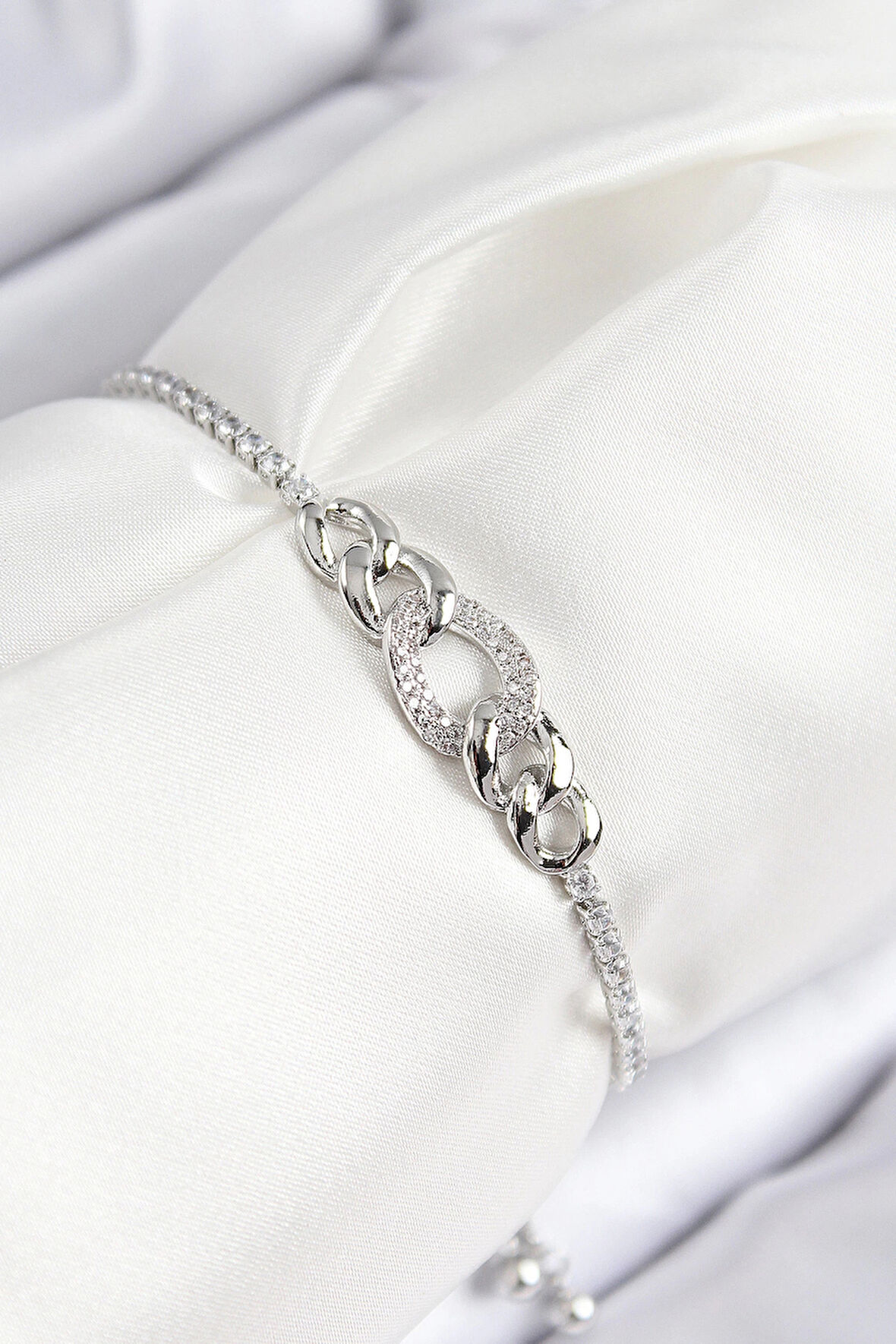 Pirinç Zirkon Taşlı Zincir Model Gümüş Renk Asansörlü Kadın Bileklik