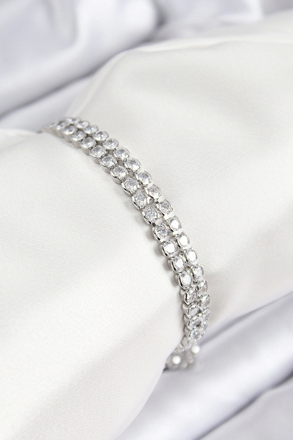 Pirinç Zirkon Taşlı Çift Sıra Model Gümüş Renk Asansörlü Kadın Bileklik