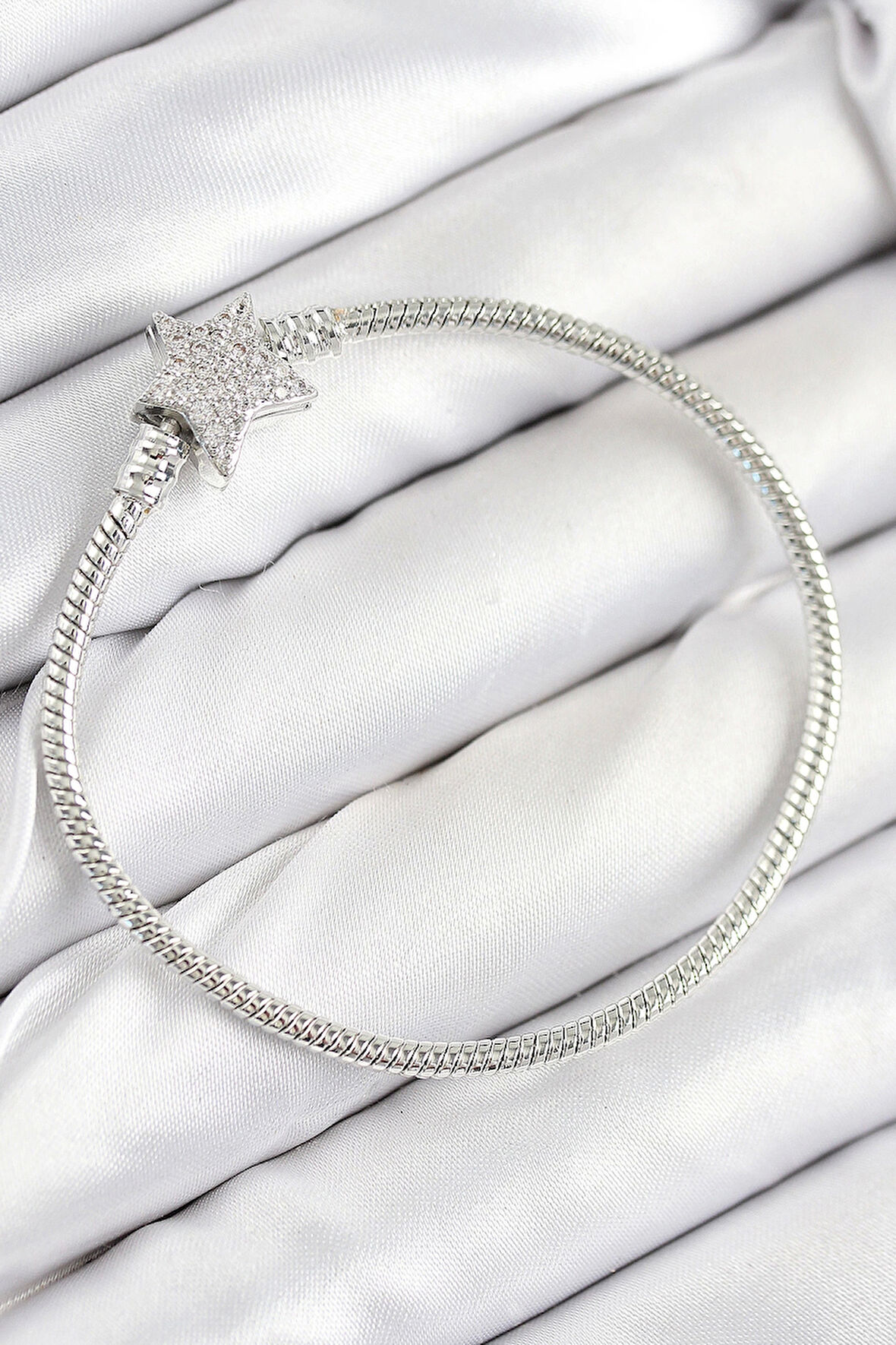 Pirinç Charm Zirkon Taşlı Yıldız Model Gümüş Renk Kadın Bileklik