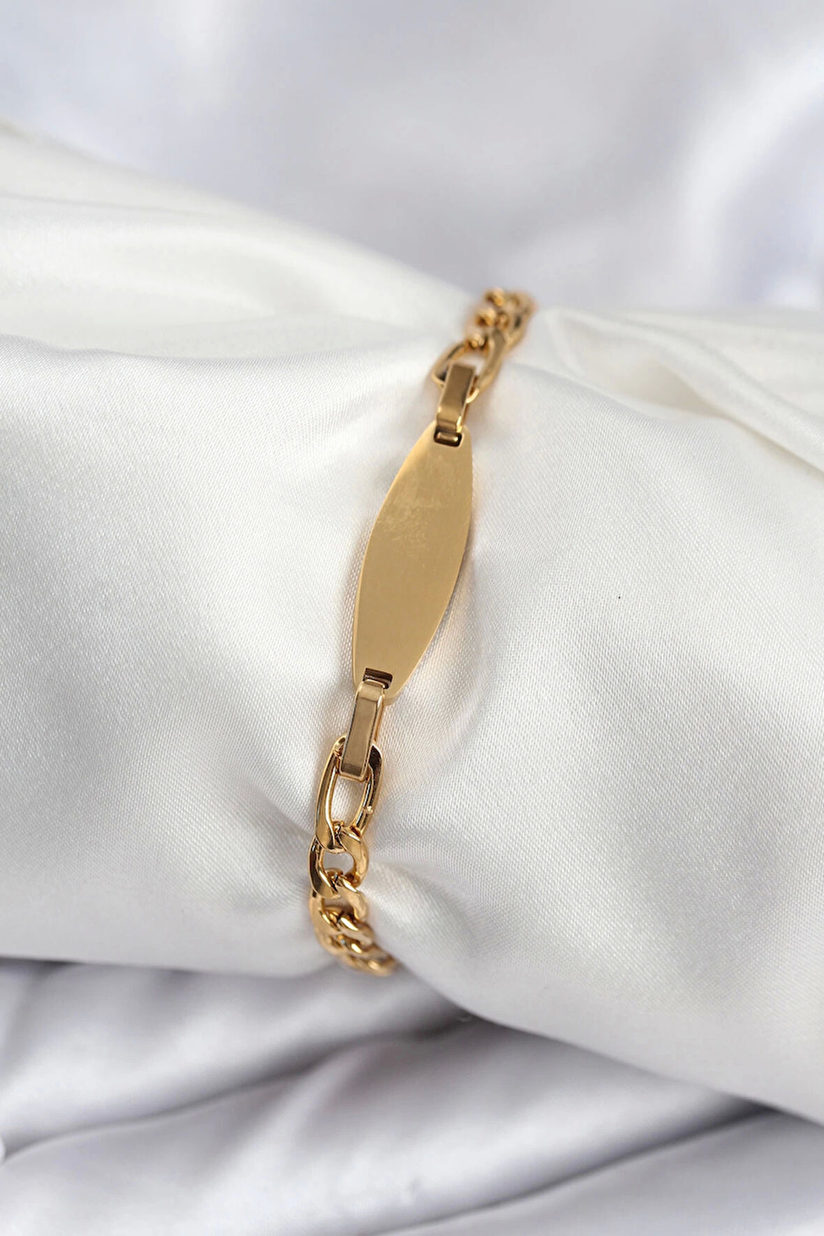 316L Çelik Gold Renk Oval Yazı Yazmaya Uygun Kadın Bileklik