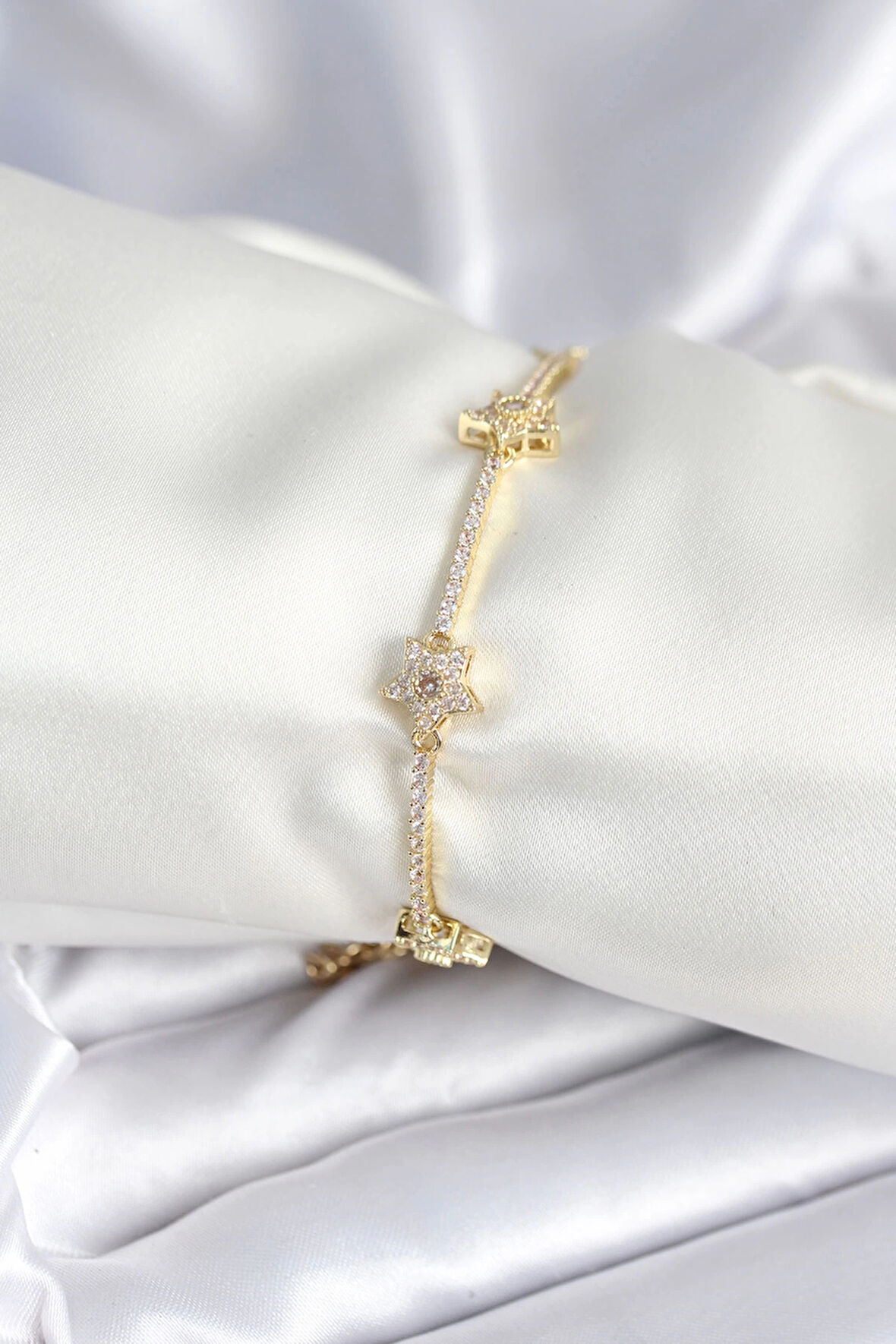 Pirinç Gold Renk Yıldız Model Kadın Bileklik