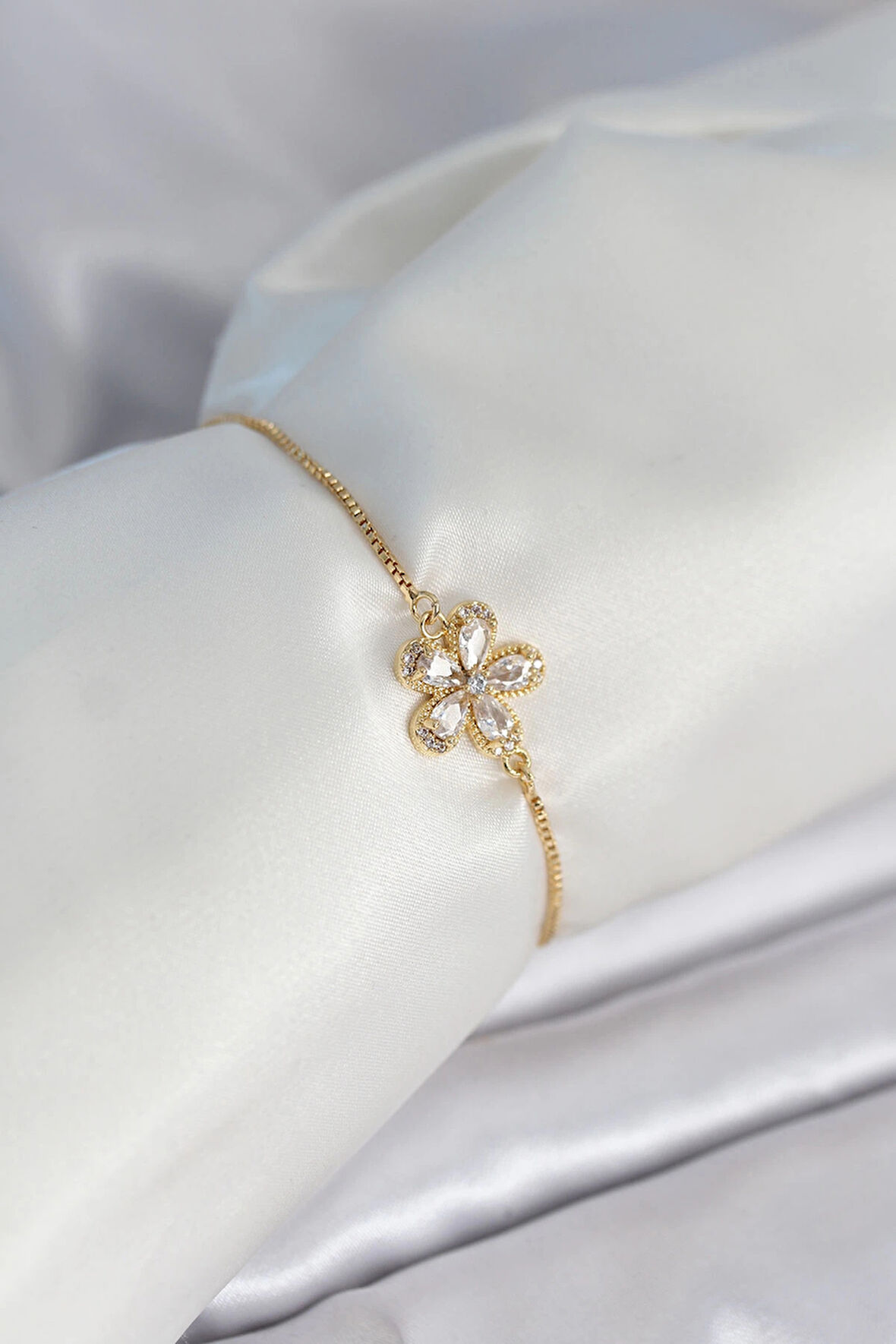 Çiçek Model Asansörlü Gold Renk Kadın Bileklik