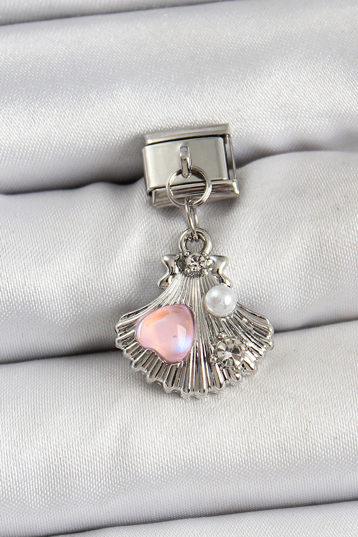 316L Çelik Sallantılı İnci Detaylı İstiridye Model Gümüş Renk Nomination Charm