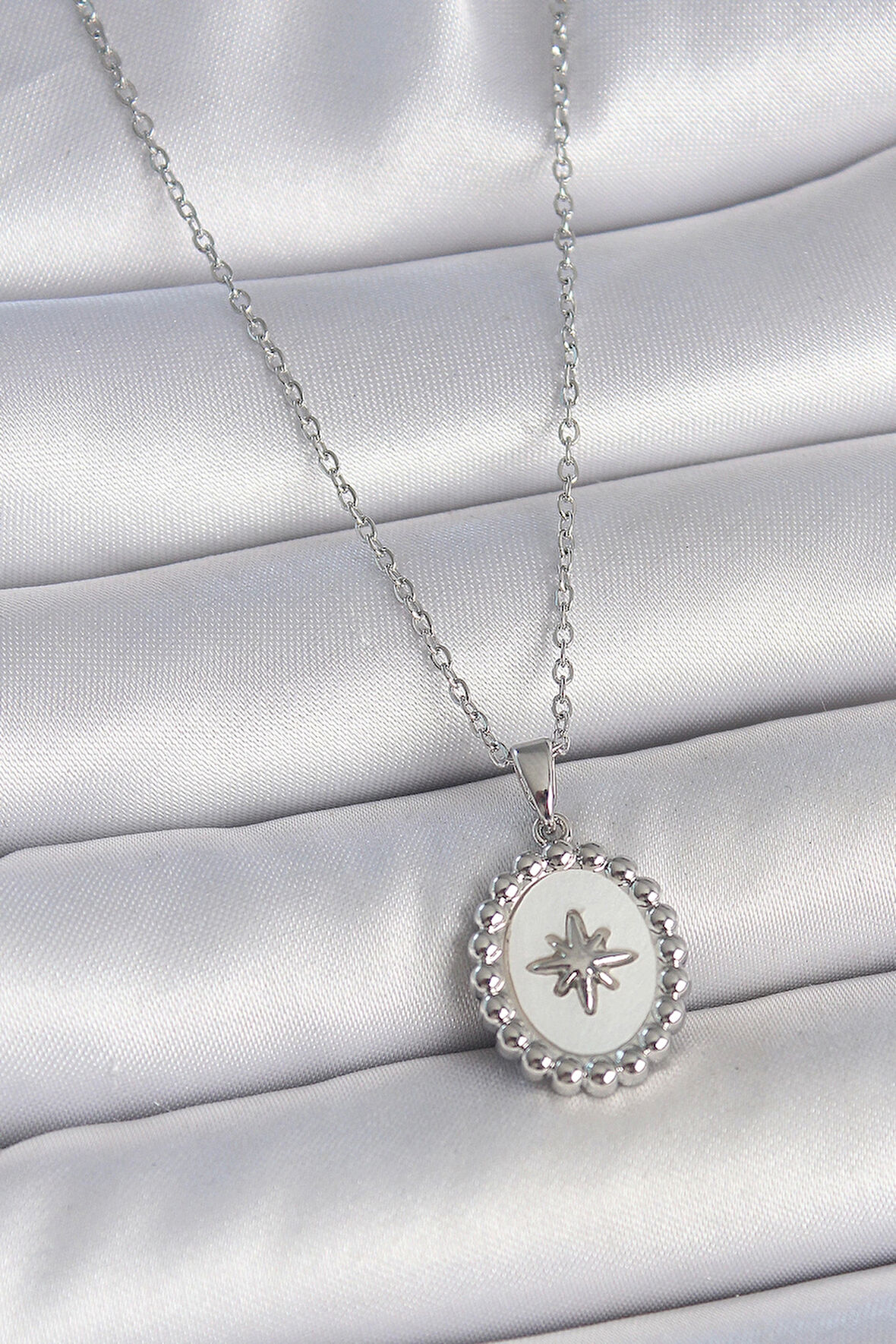 316L Çelik Gümüş Renk Zincir Beyaz Mineli Kutup Yıldız İşlemeli Madalyon Model Kadın Kolye