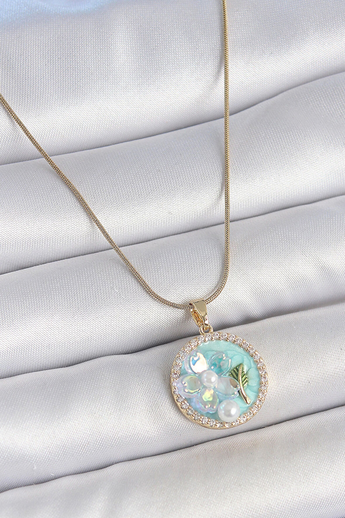 316L Çelik Gold Renk Zincir Zirkon Taş Detaylı Mavi Mineli Çiçek İşlemeli İnci Detay Kadın Kolye