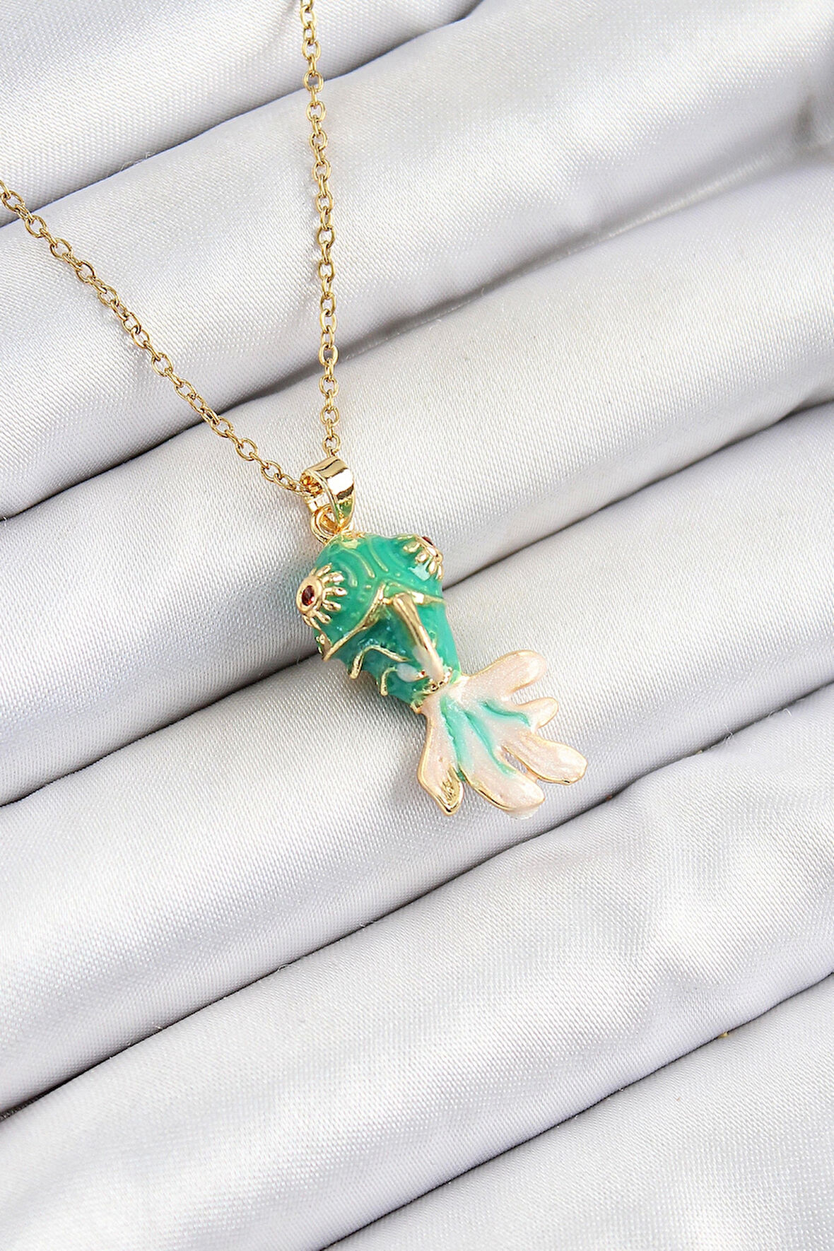 316L Çelik Zincir Yeşil Balık Model Gold Renk Kadın Kolye