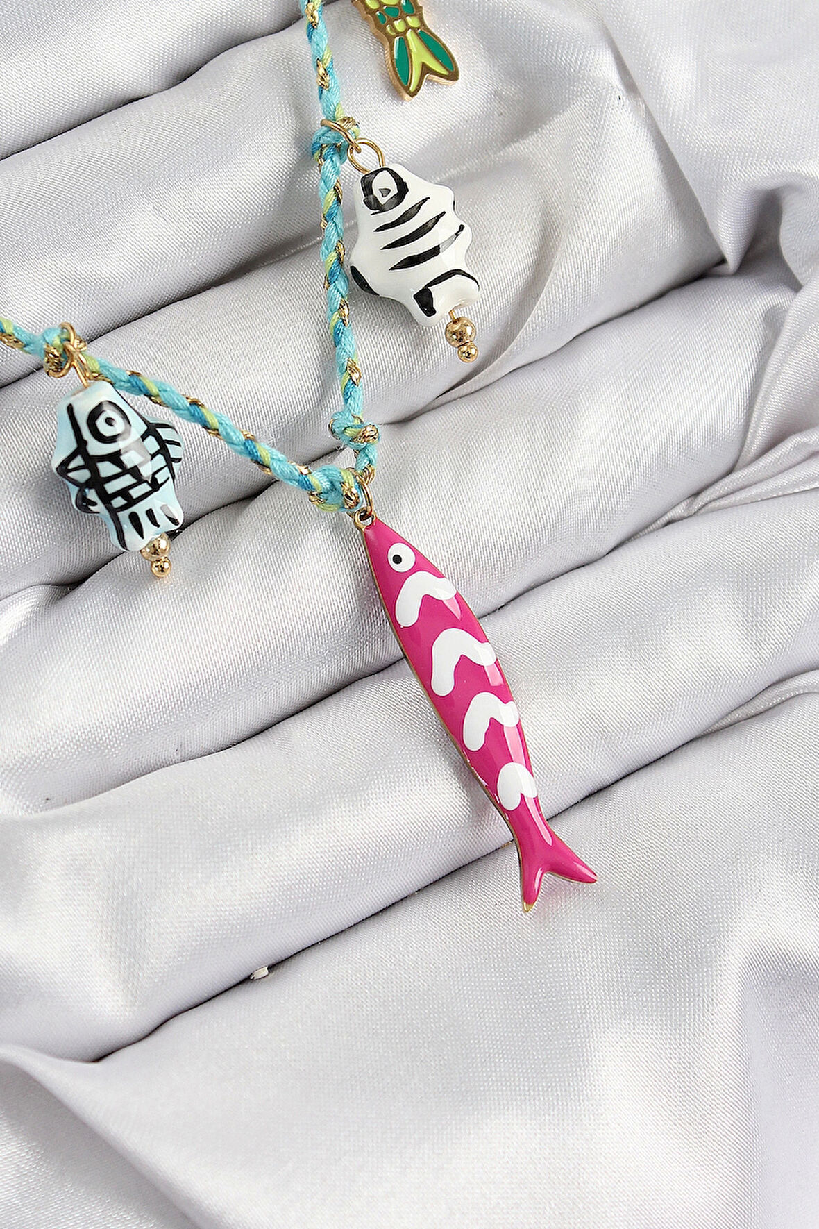 Seramik Motifli Pembe Balık Figürlü Model Mavi İp Kadın Kolye