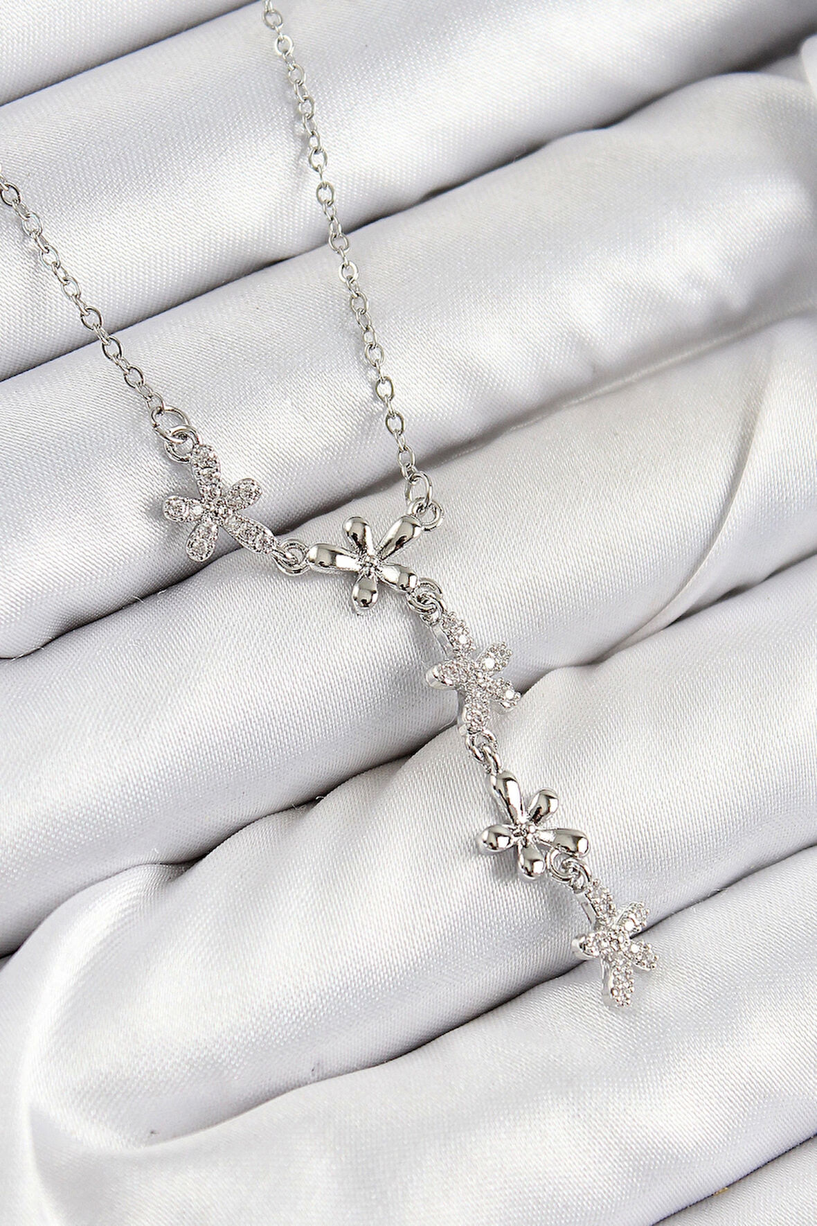 316L Çelik Zirkon Taşlı Çiçek Model Gümüş Renk Kadın Kolye